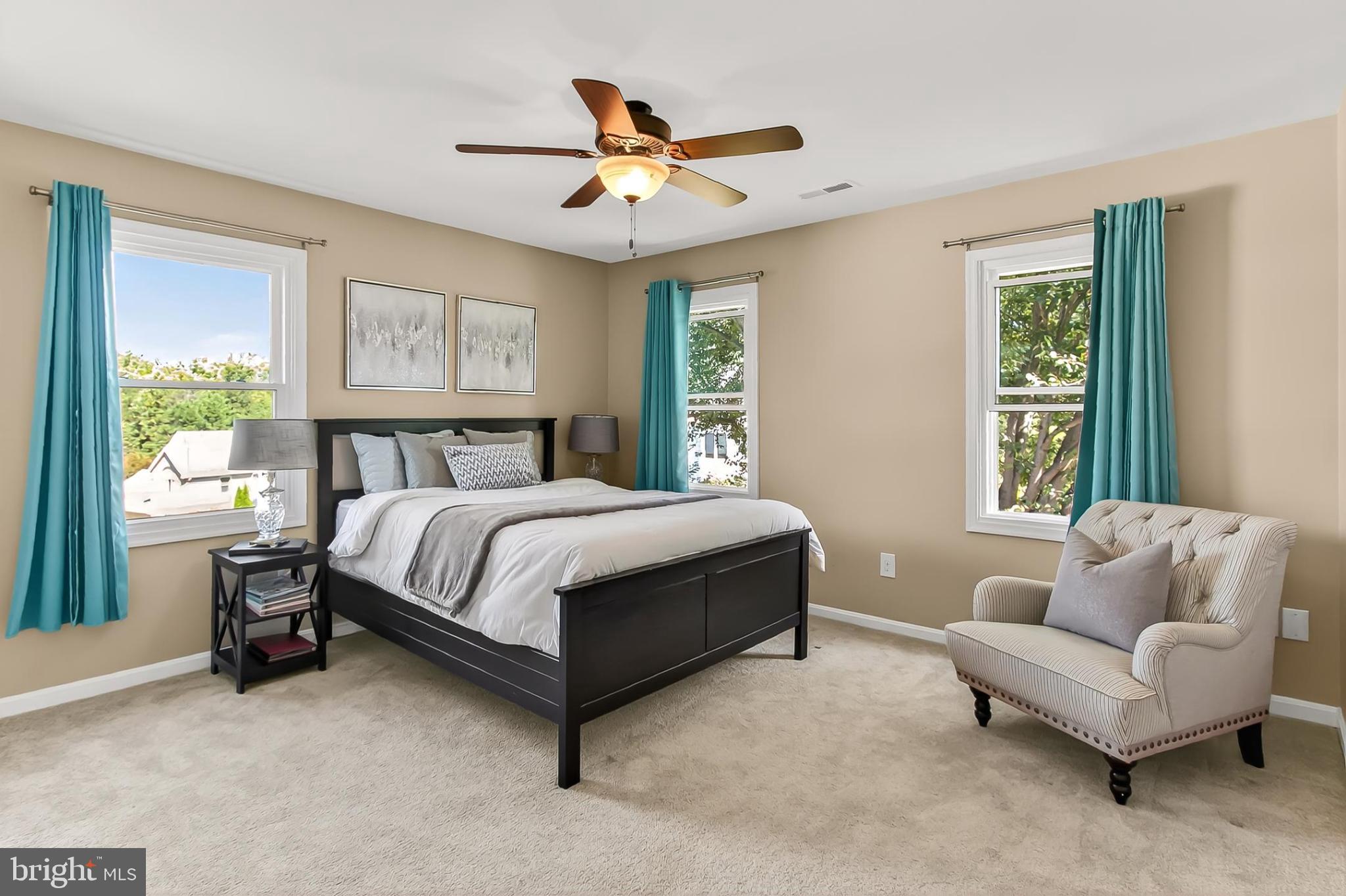 KNOLLS AT MIDDLE RUN - Residential