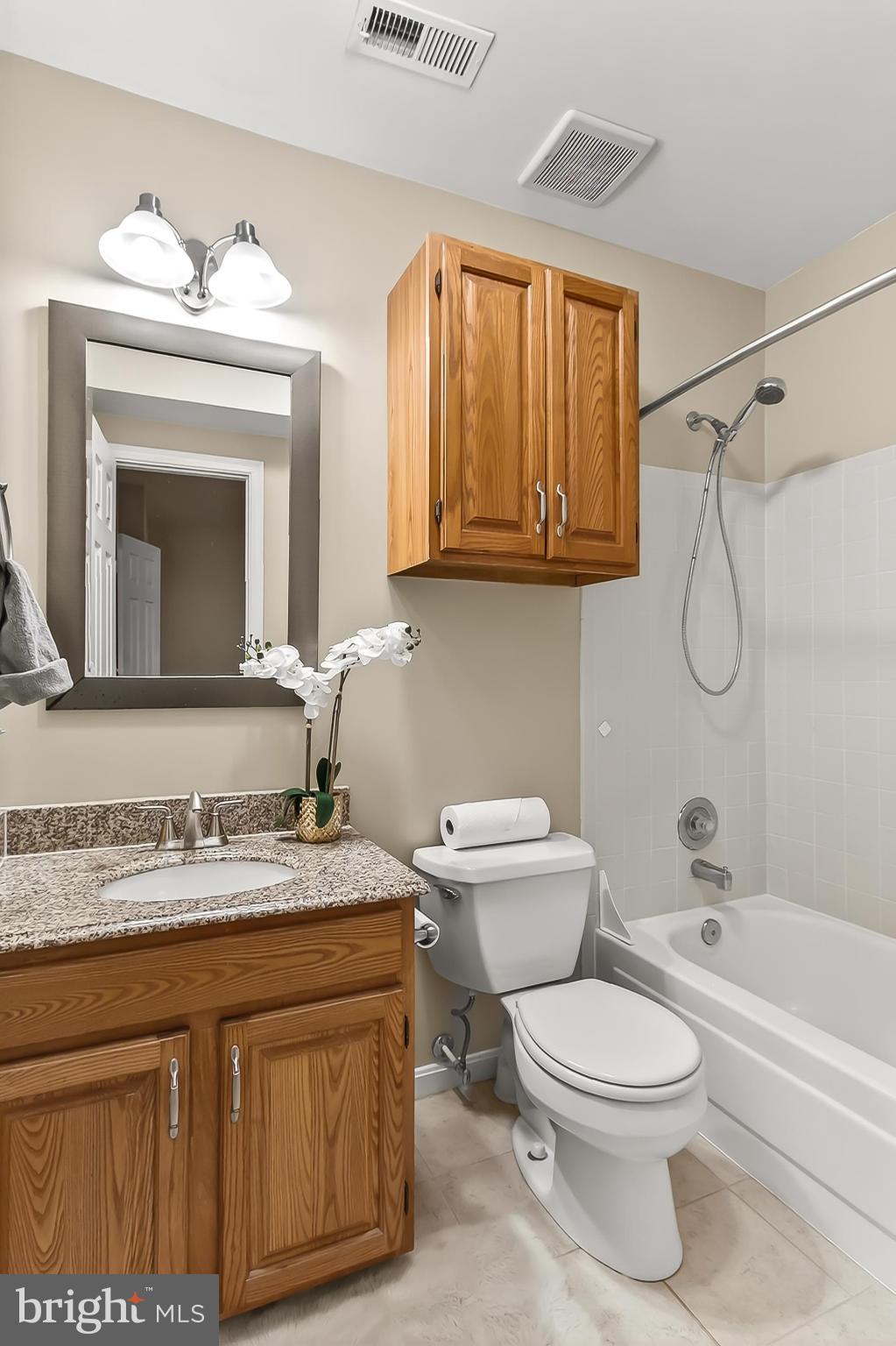 KNOLLS AT MIDDLE RUN - Residential