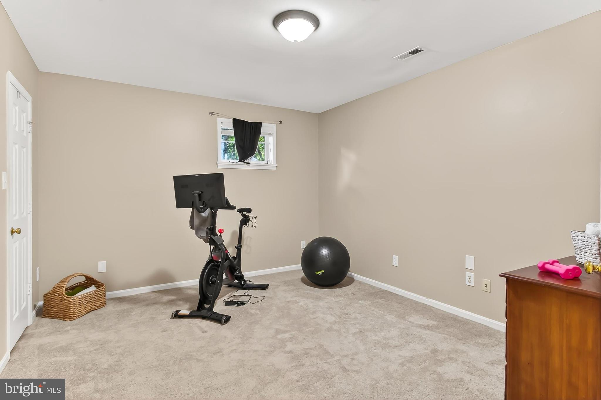 KNOLLS AT MIDDLE RUN - Residential