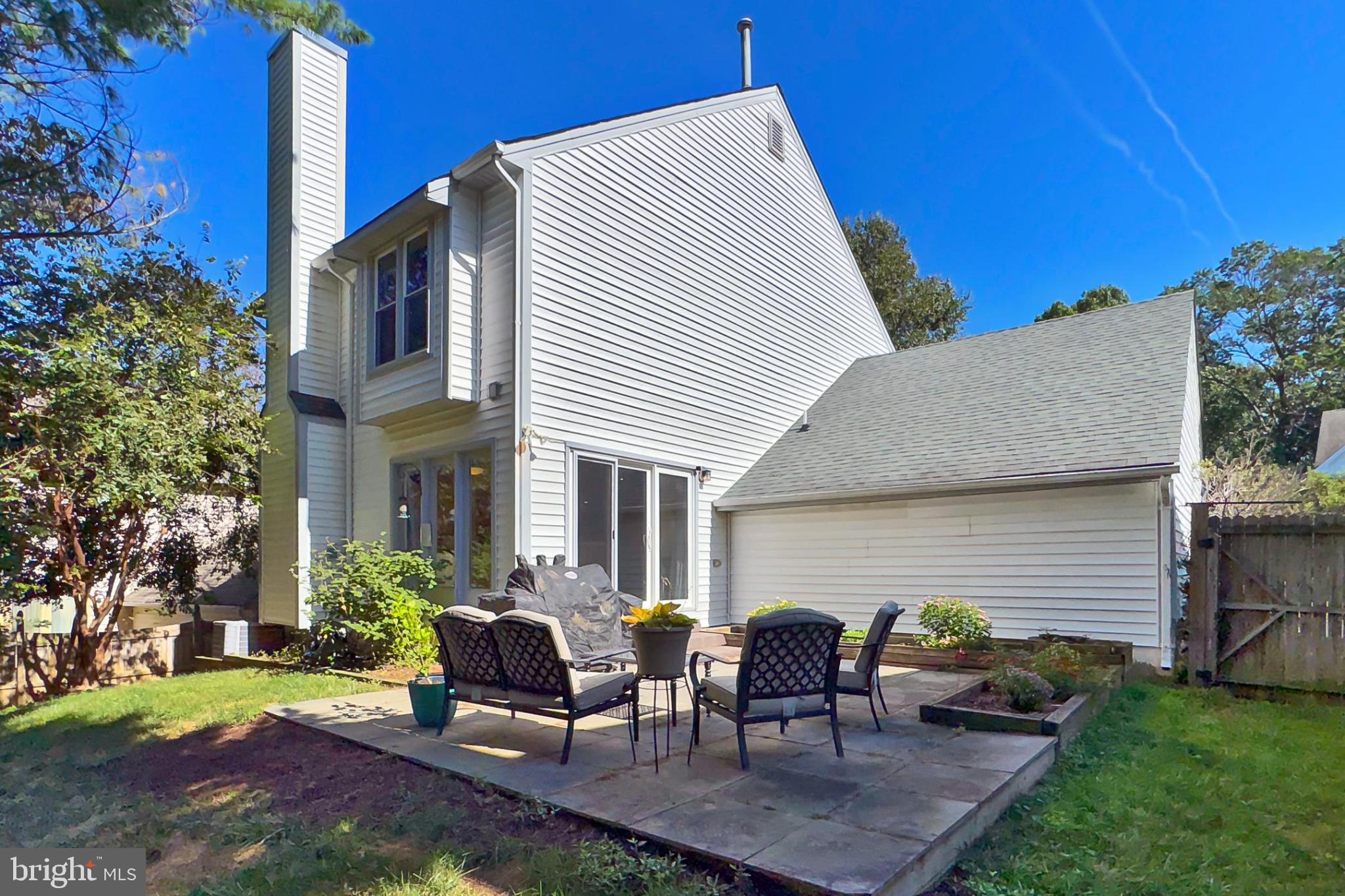 KNOLLS AT MIDDLE RUN - Residential