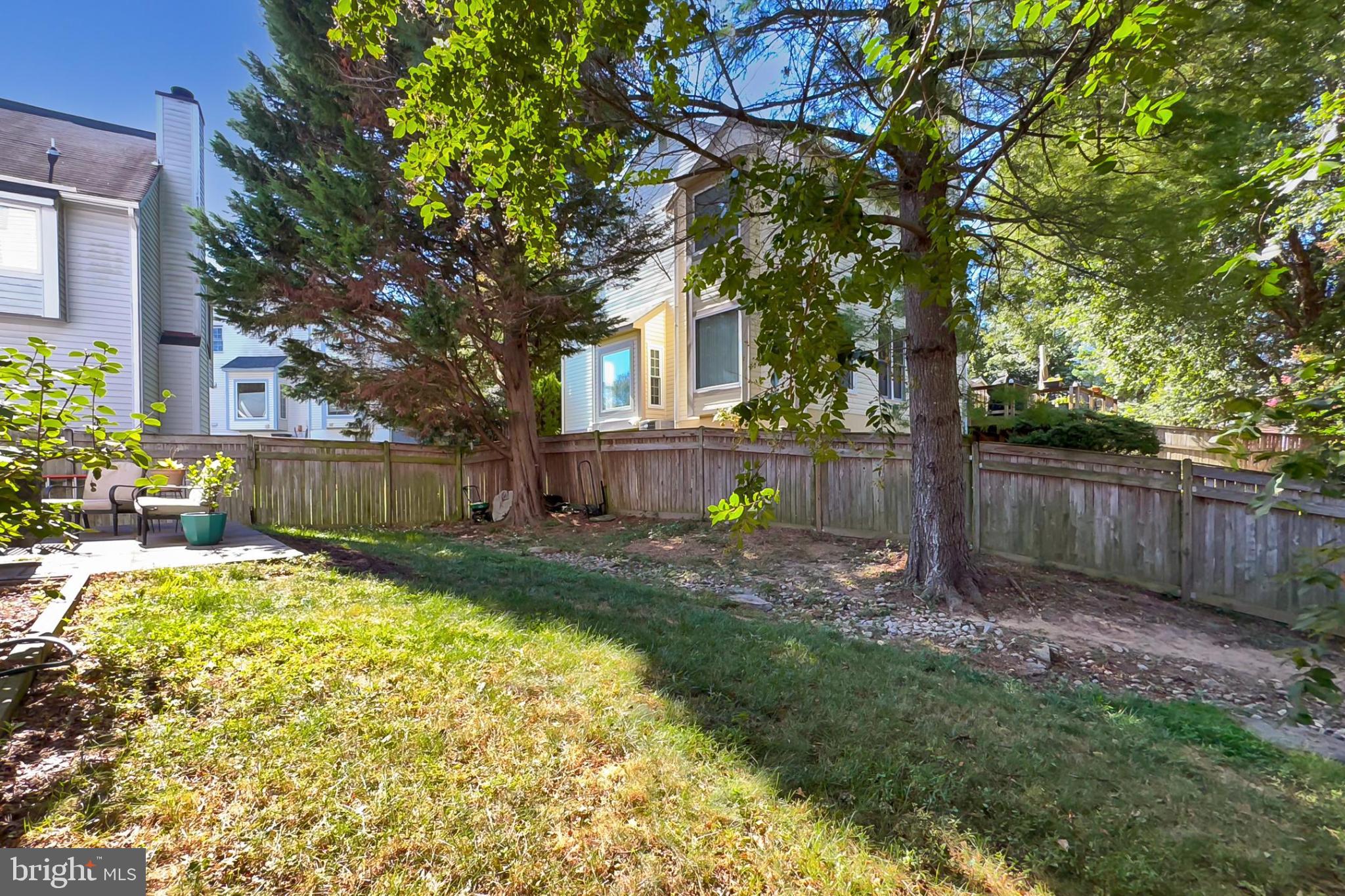 KNOLLS AT MIDDLE RUN - Residential