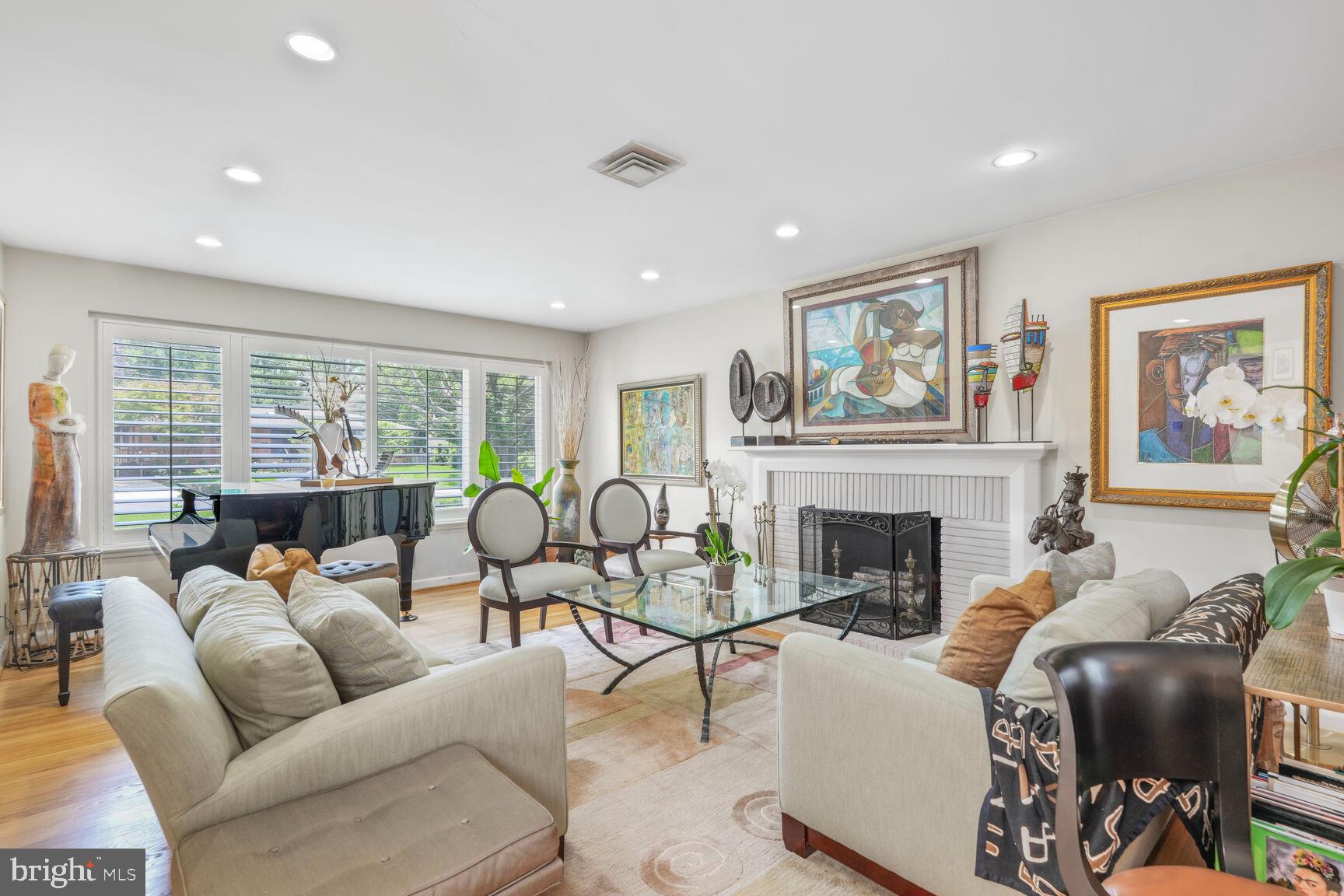 3305 SHIRLEY LANE