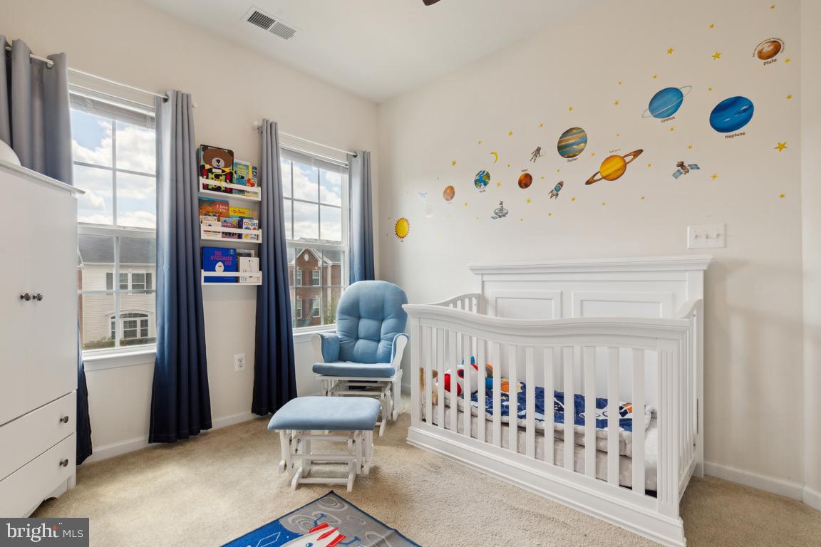 FEATHERSTONE SQUARE - Residential