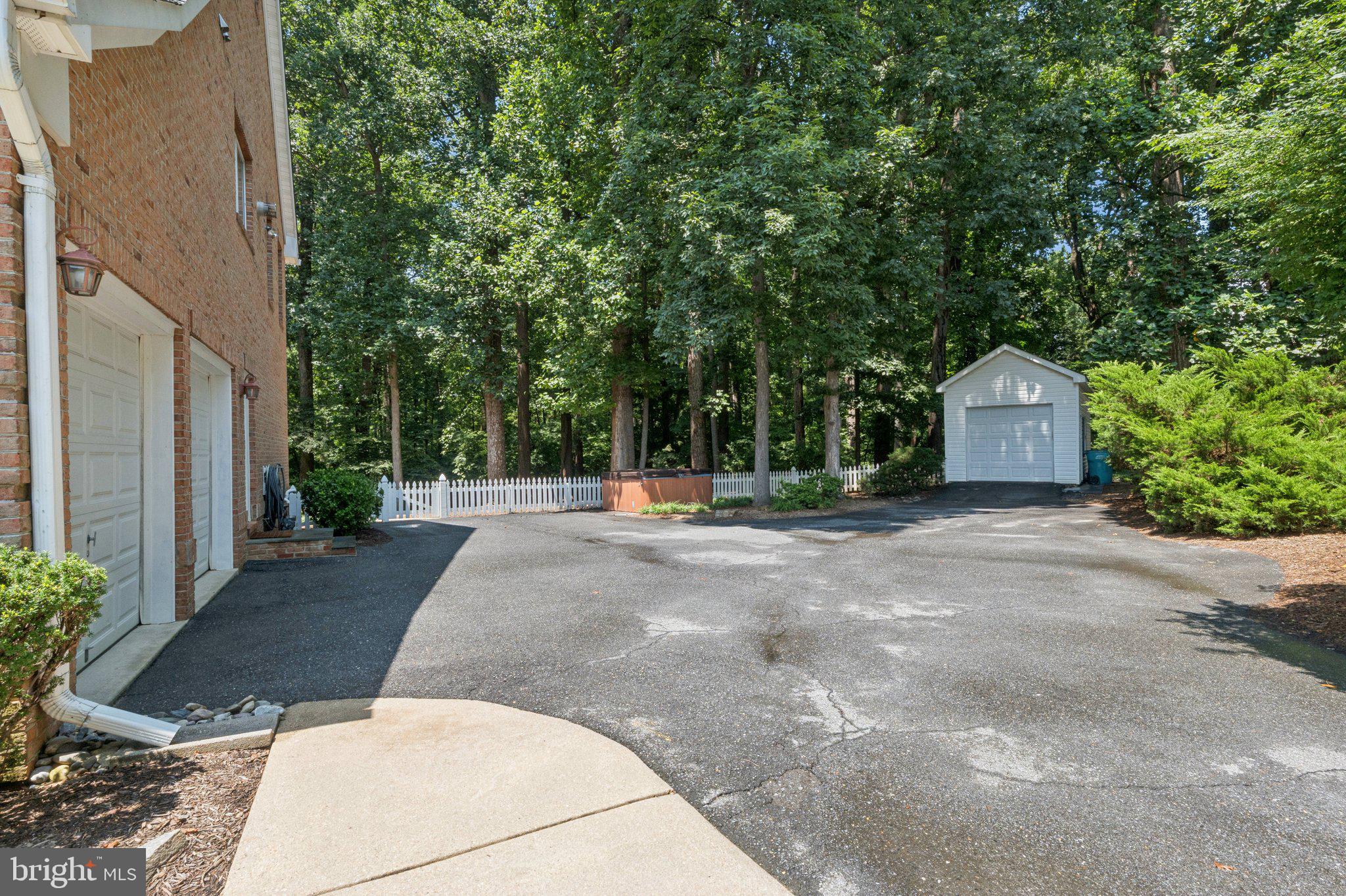 SPRING LAWN FARM - Residential