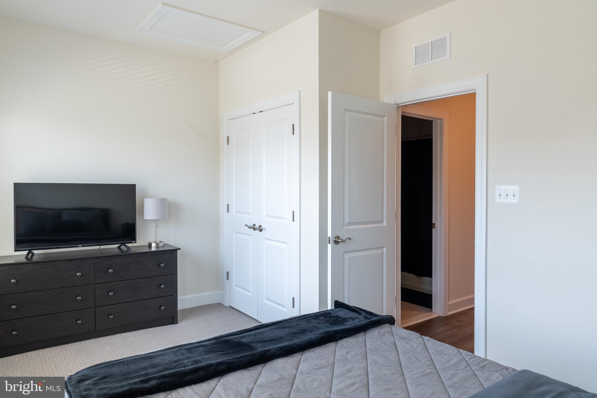 CAPITAL COURT - Residential