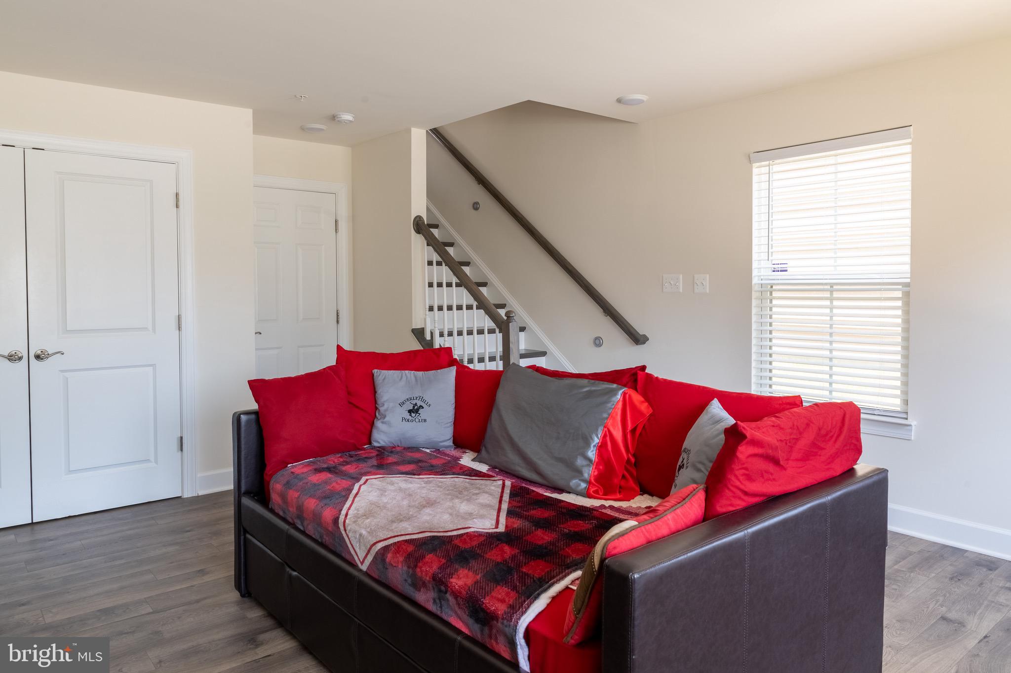 CAPITAL COURT - Residential