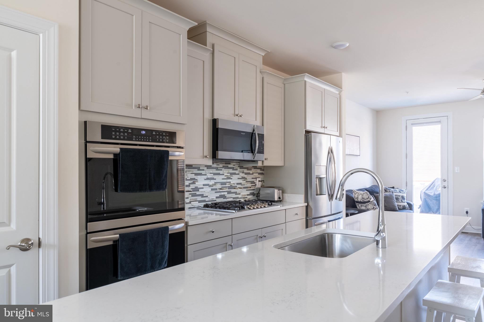 CAPITAL COURT - Residential