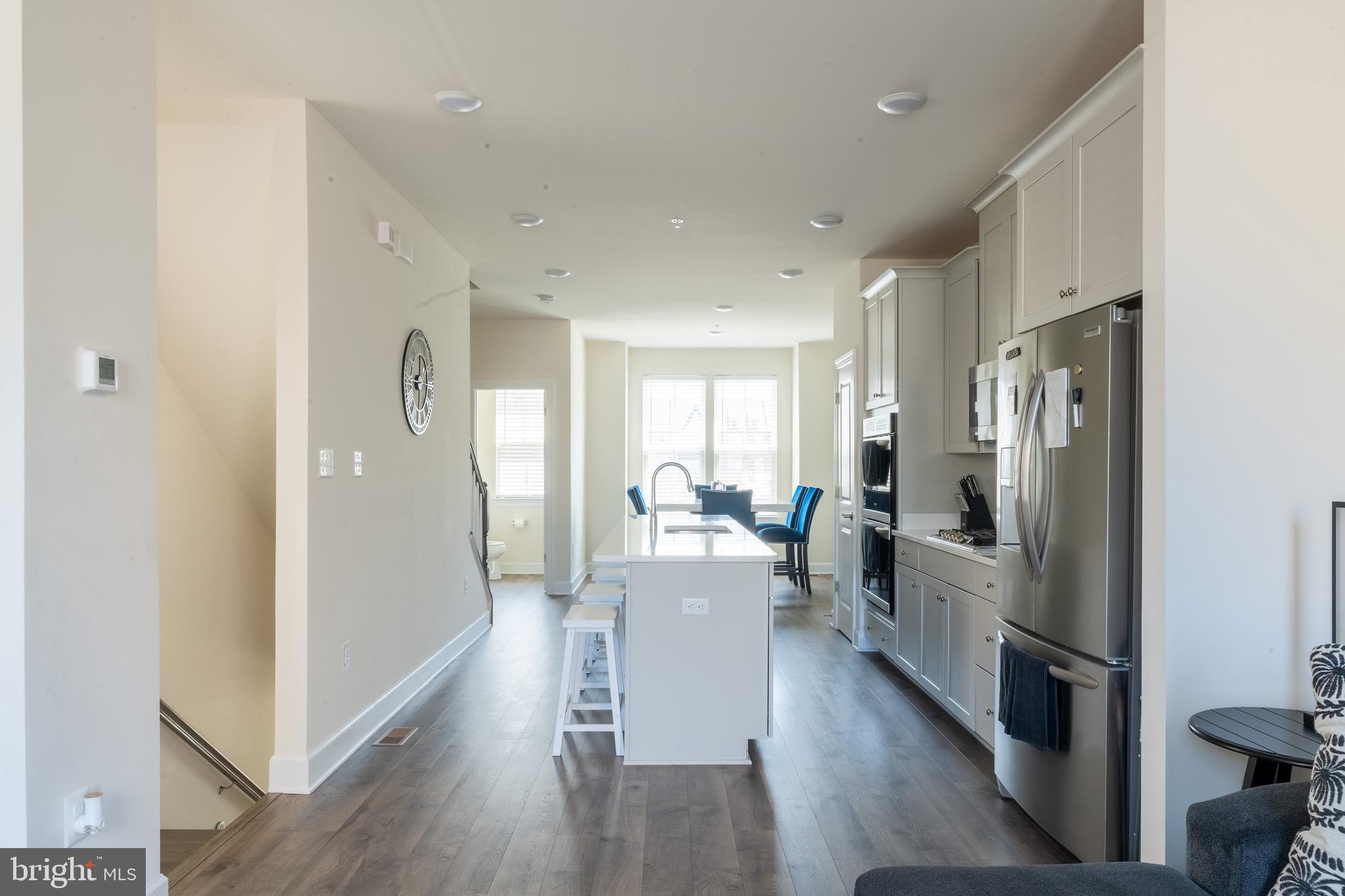 CAPITAL COURT - Residential