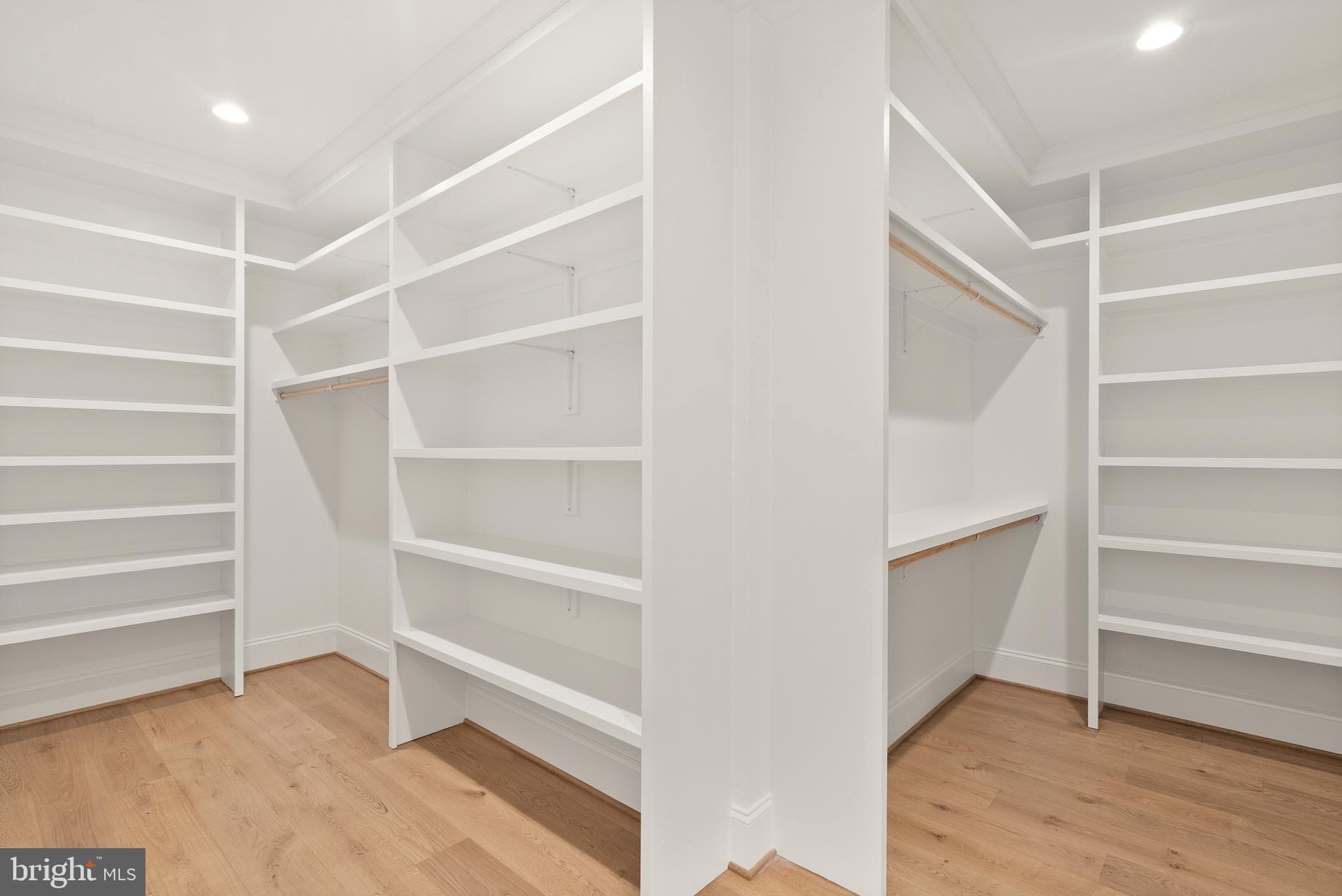 BELLEVUE FOREST - Residential