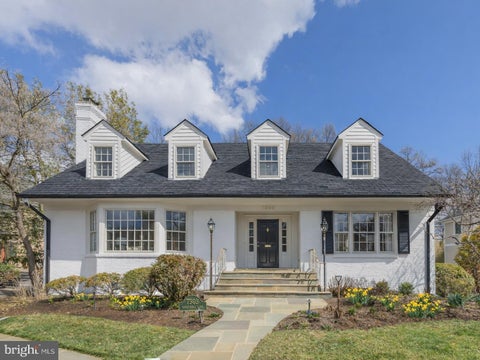 Photo of 7303 Honeywell Lane, BETHESDA, MD 20814 (MLS # MDMC2218972)