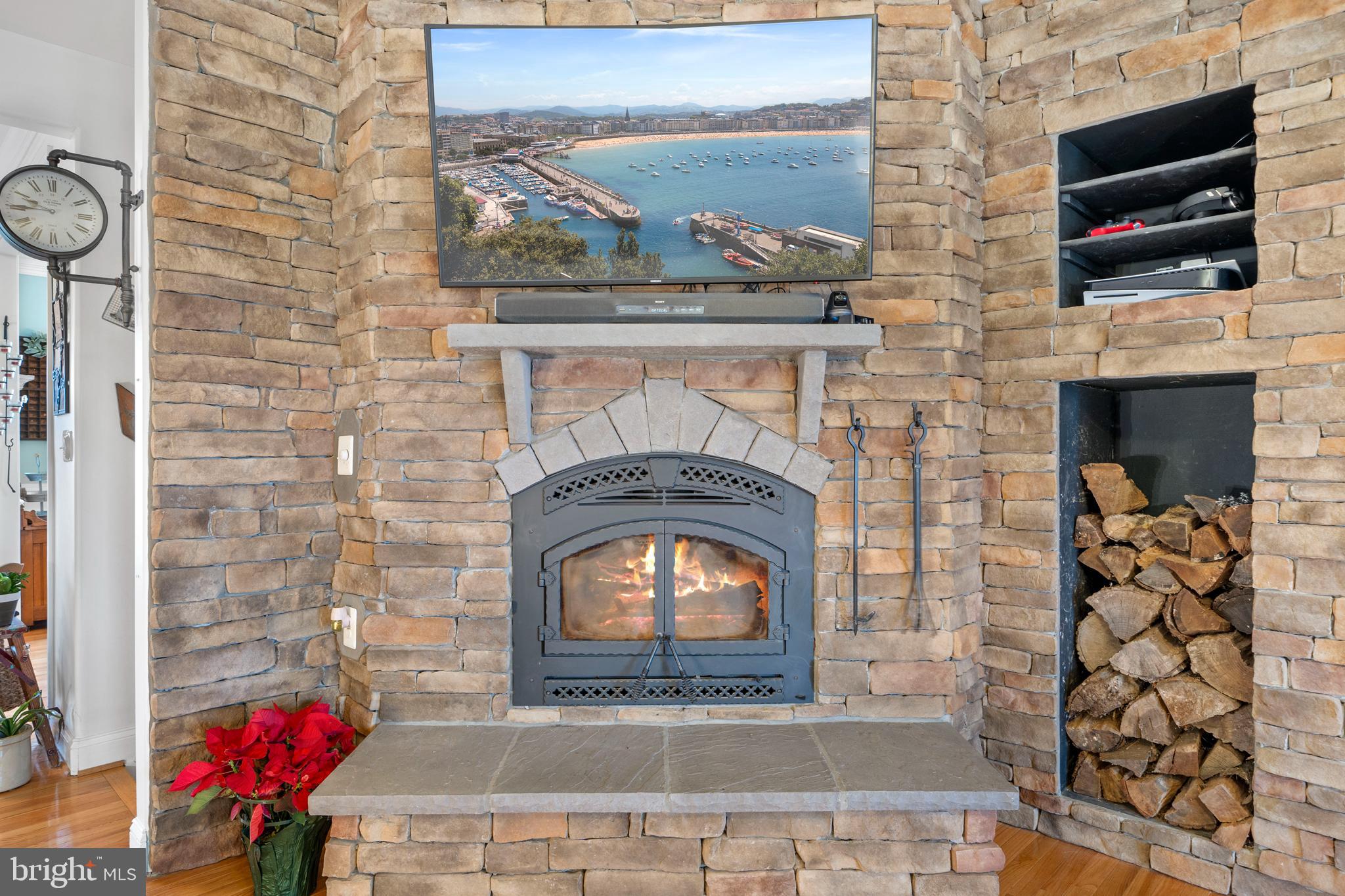 HOWES PROMISE - Residential