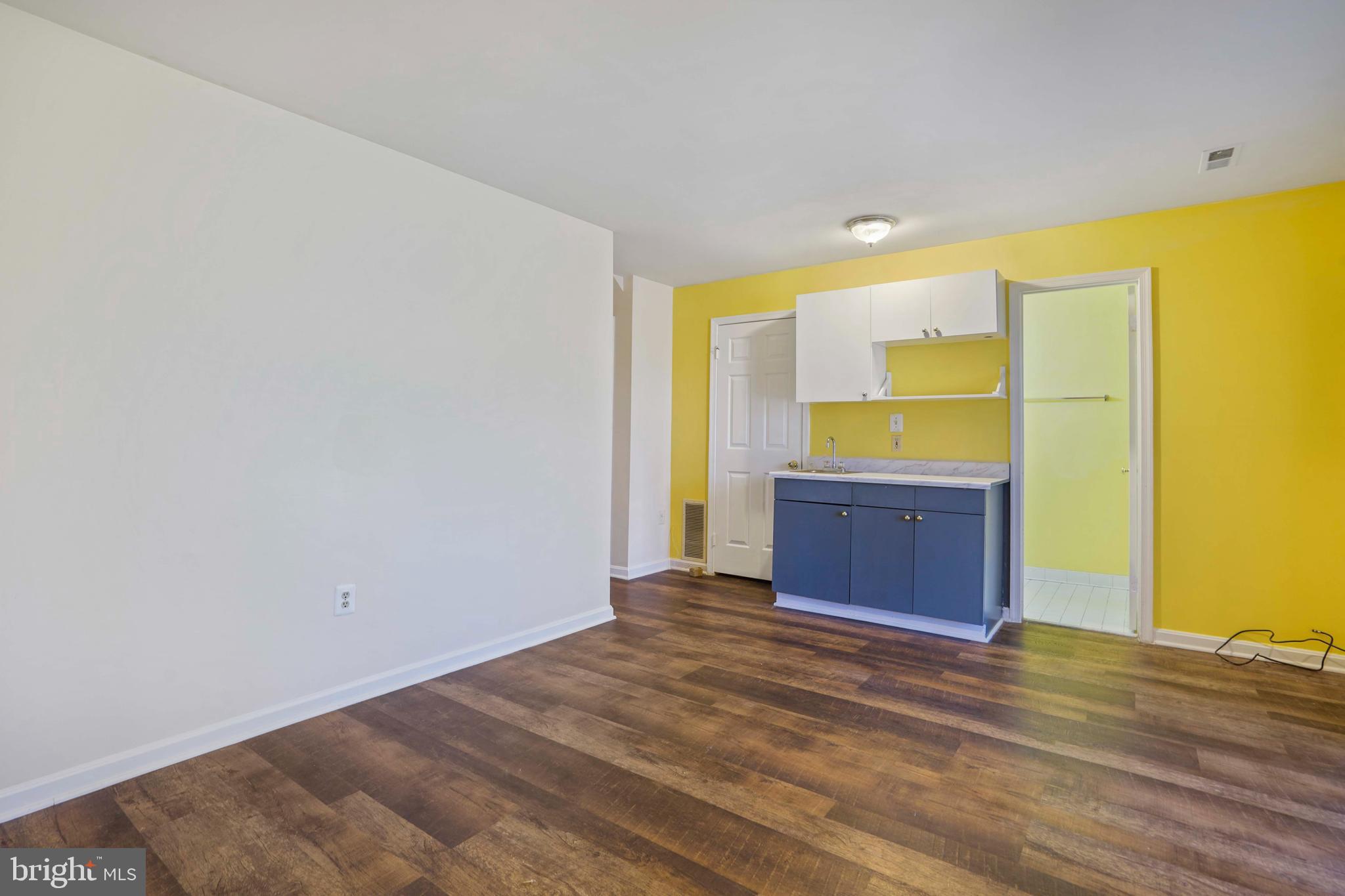 DUMONT OAKS - Residential Lease