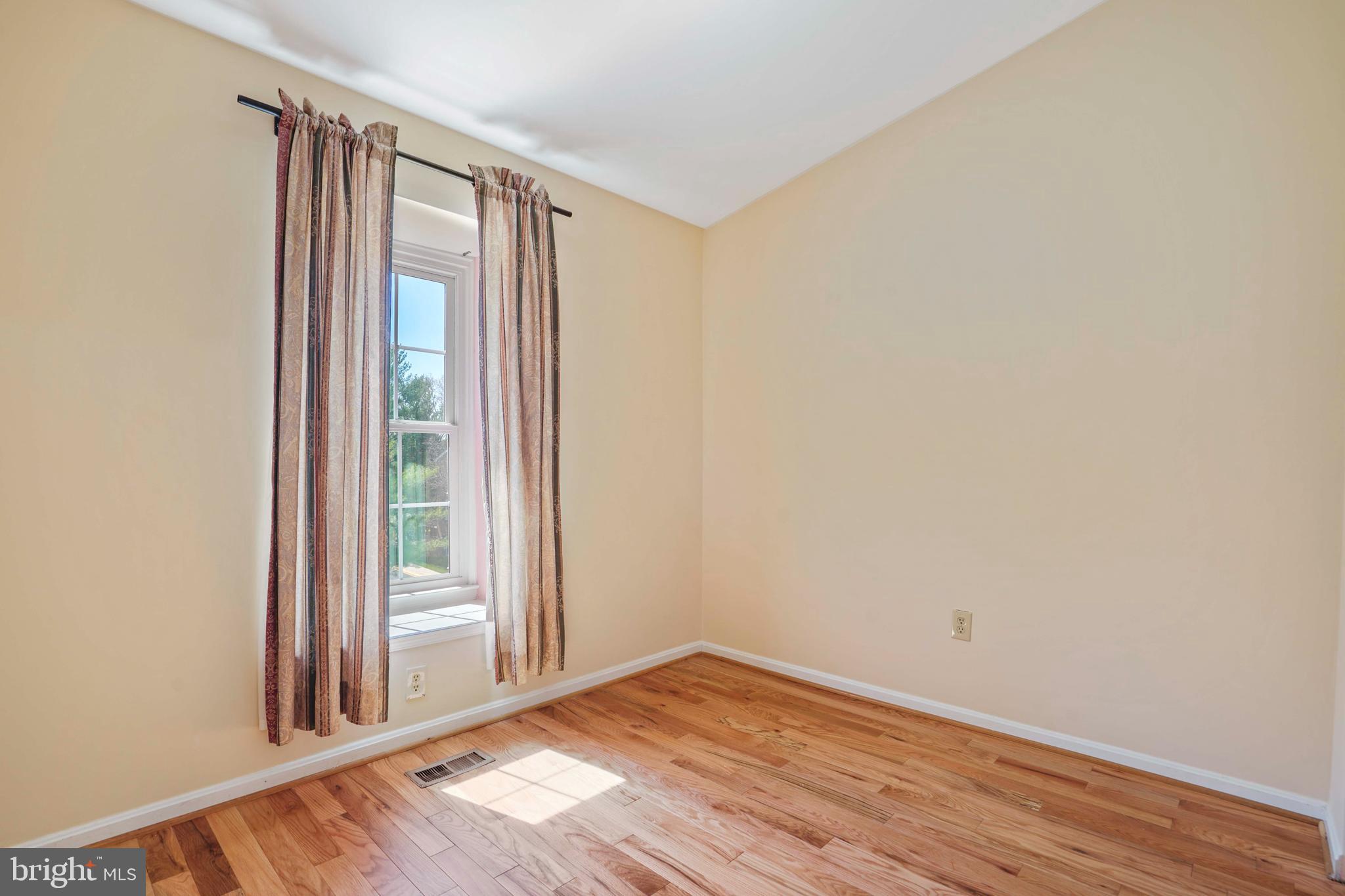 DUMONT OAKS - Residential Lease