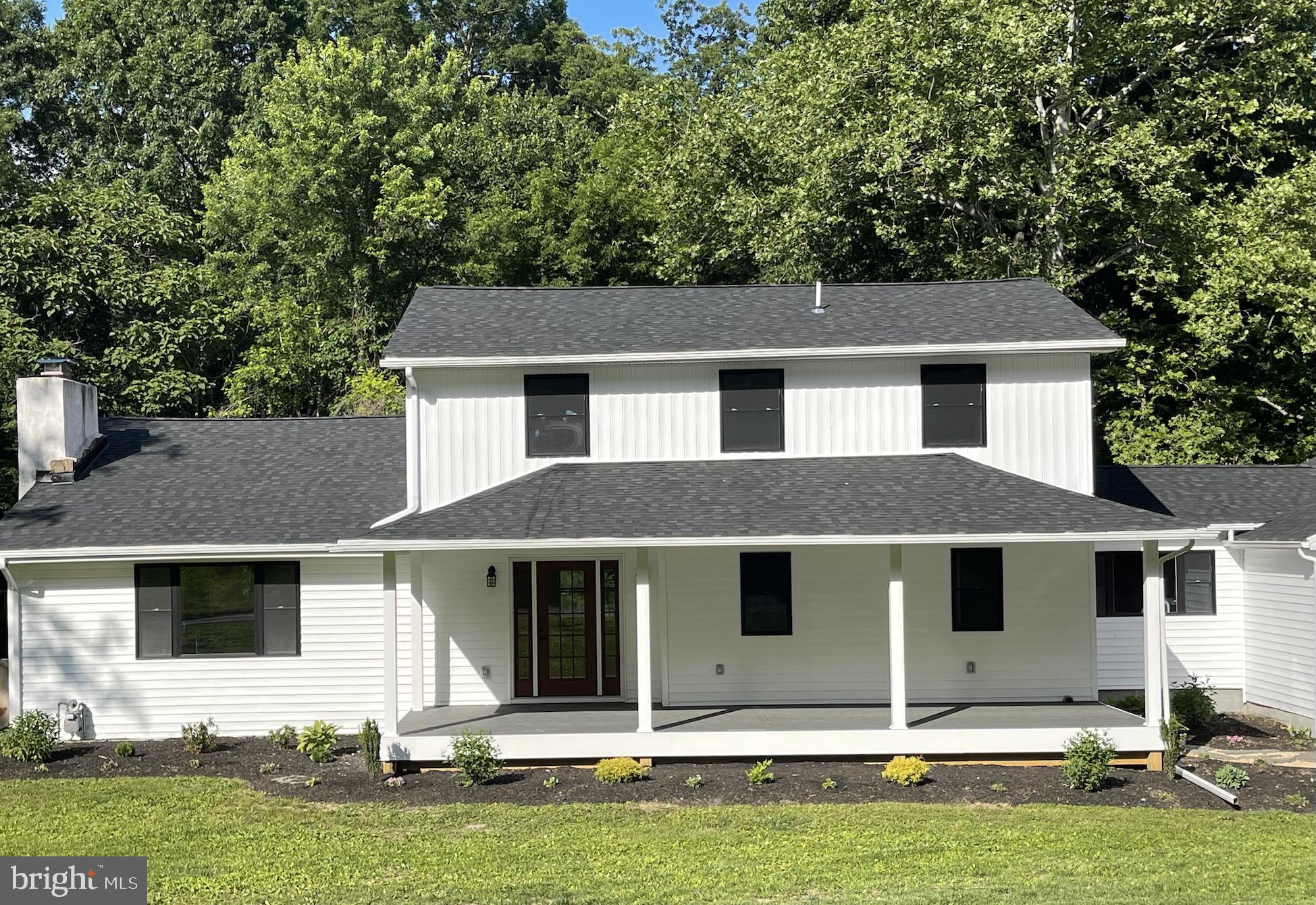 512 CRICKET LANE