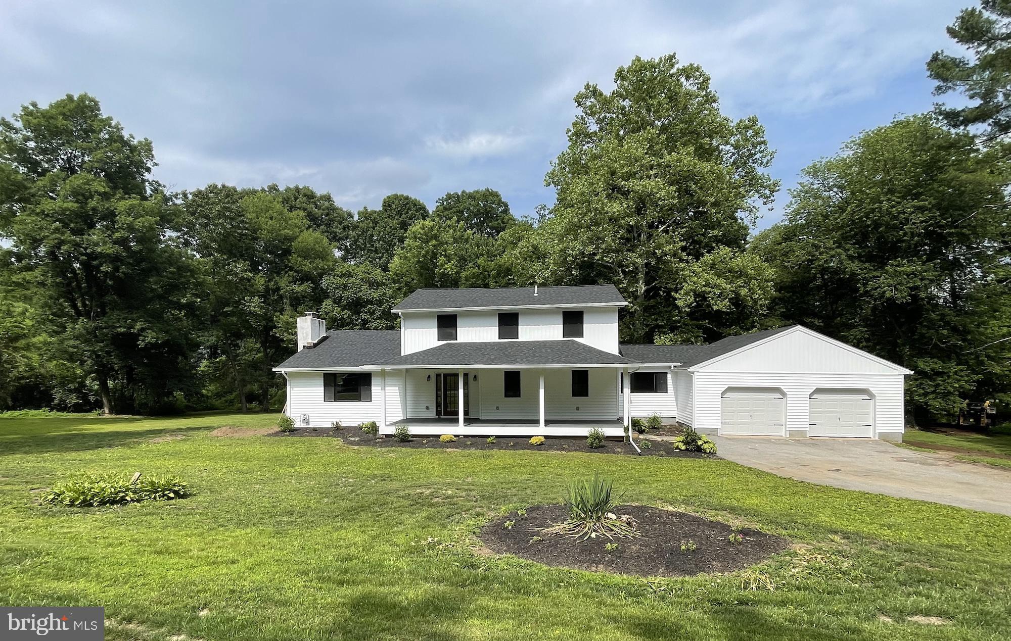 512 CRICKET LANE
