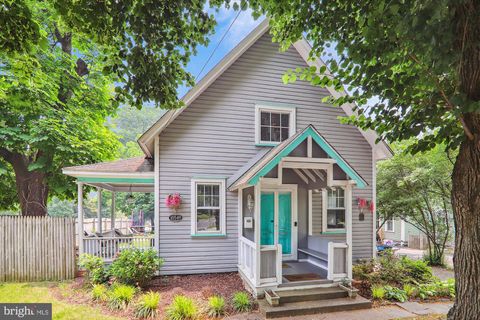 Photo of 10549 SAINT PAUL ST, KENSINGTON, MD 20895 (MLS # MDMC2093616)