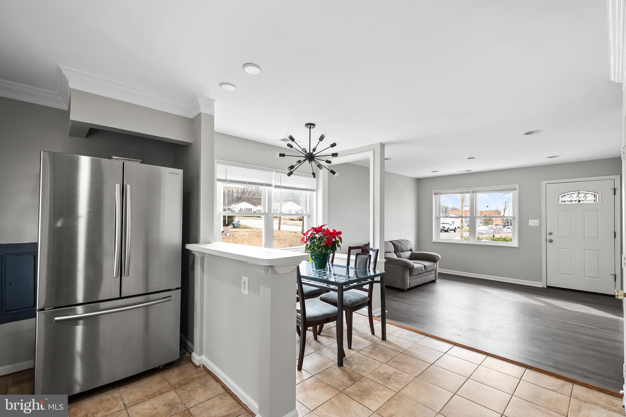 SOUTH LAWN - Residential