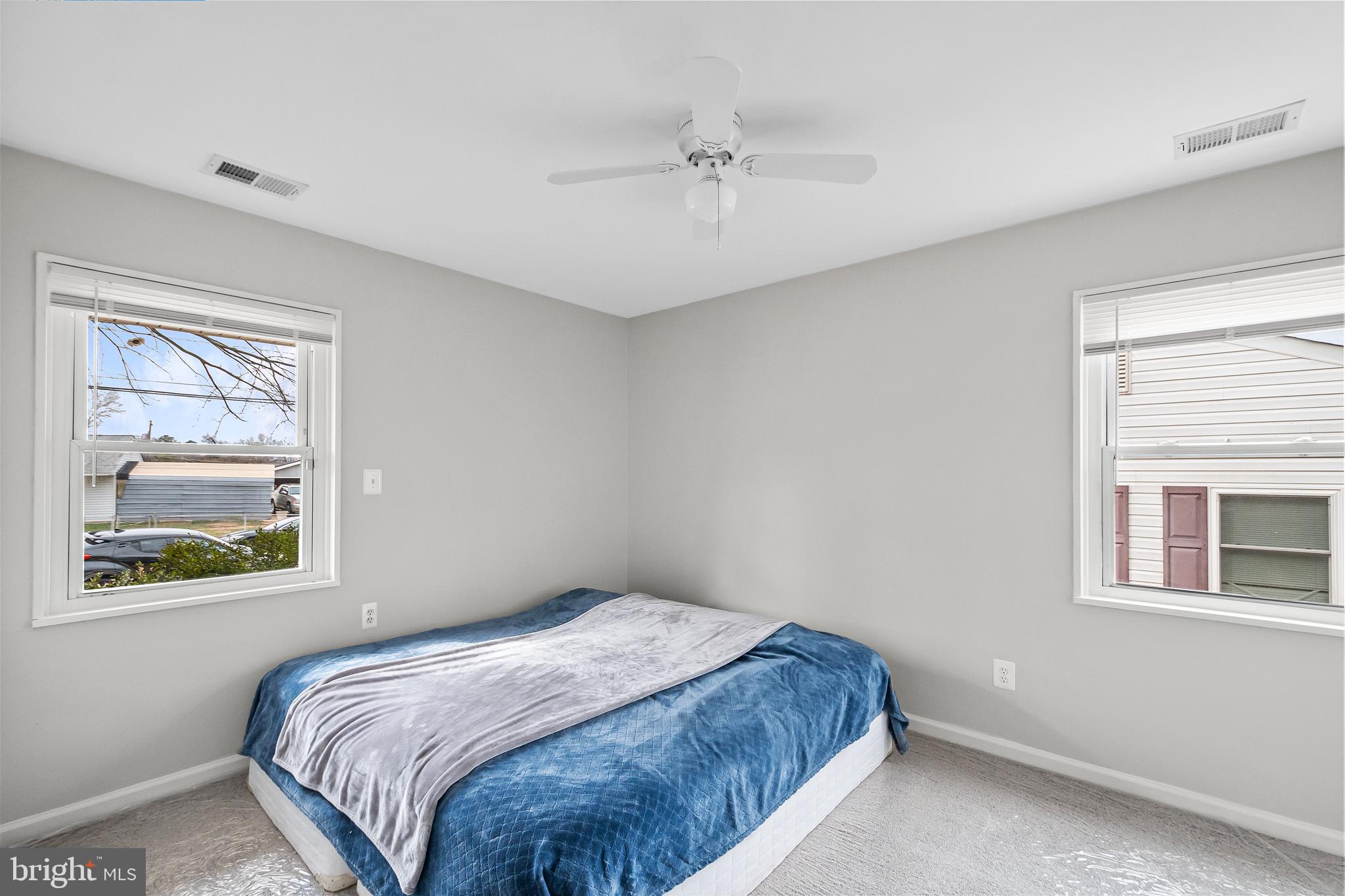 SOUTH LAWN - Residential