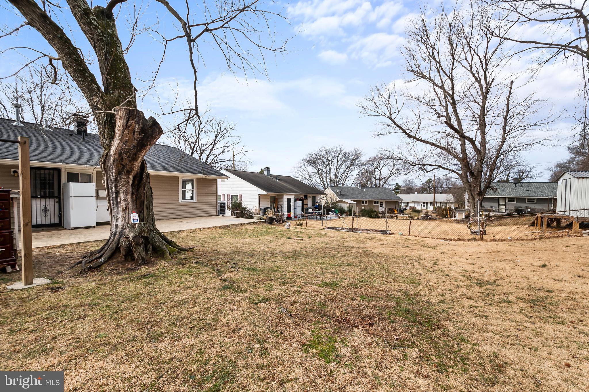 SOUTH LAWN - Residential