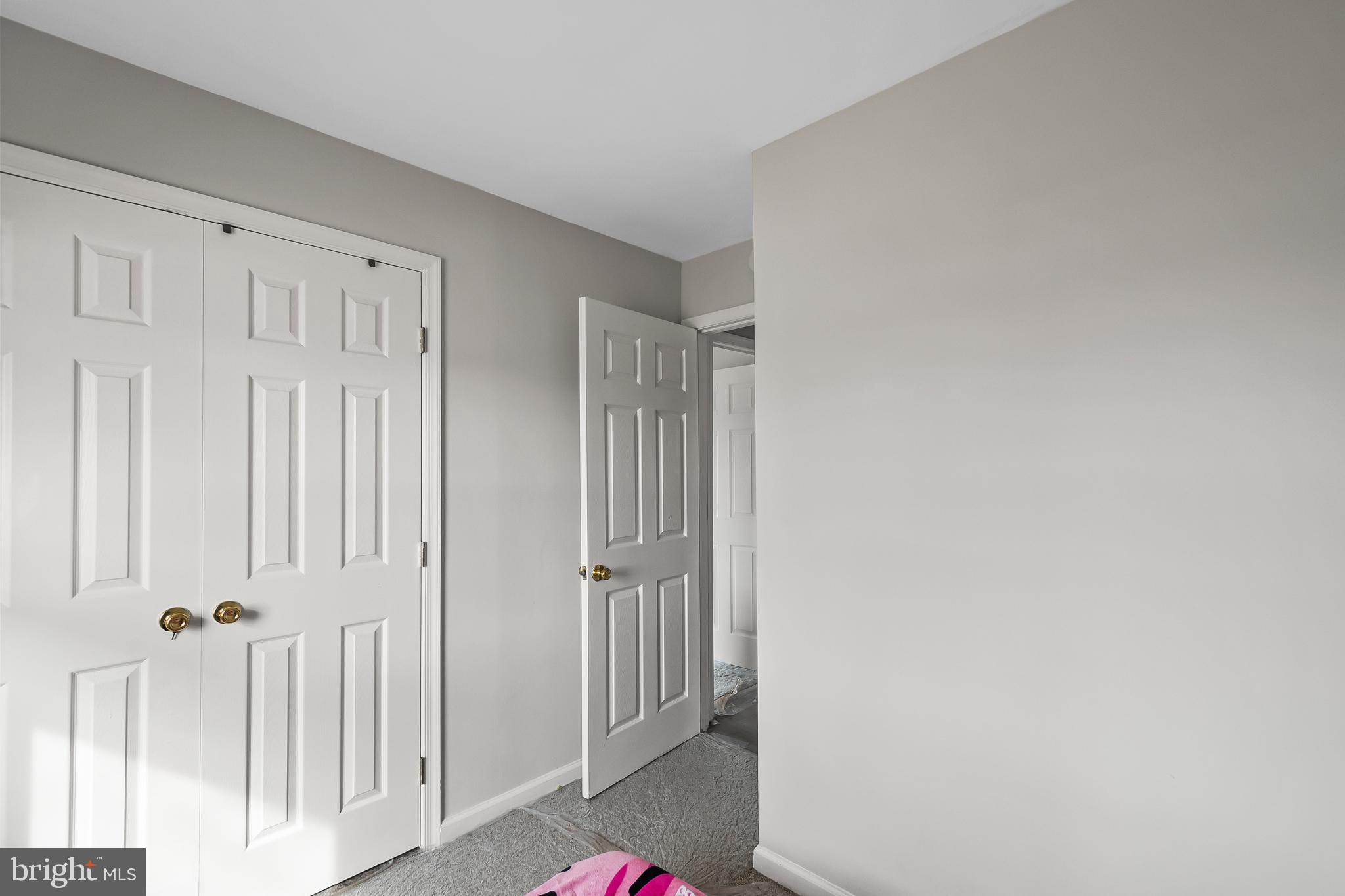 SOUTH LAWN - Residential