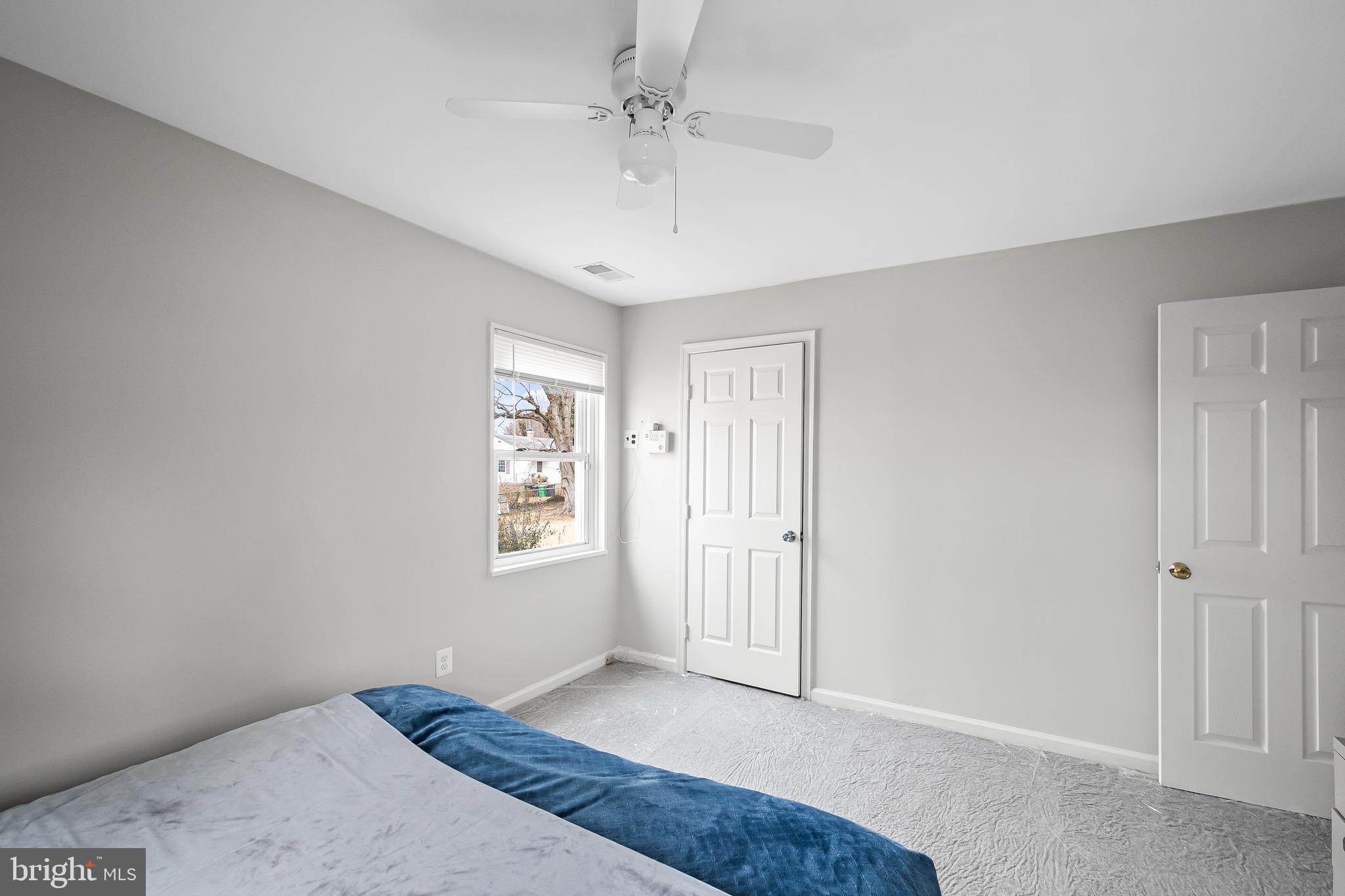 SOUTH LAWN - Residential