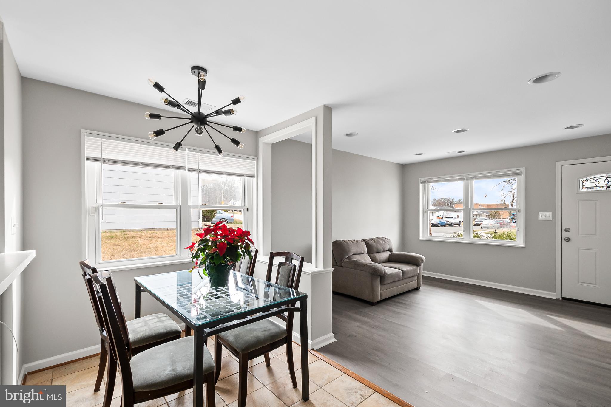 SOUTH LAWN - Residential