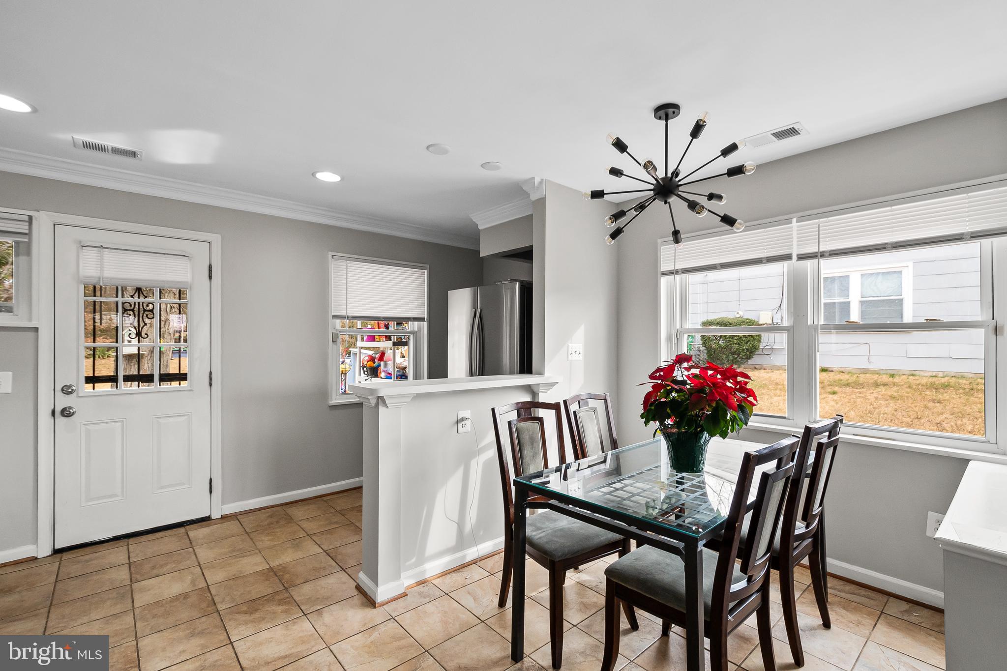 SOUTH LAWN - Residential