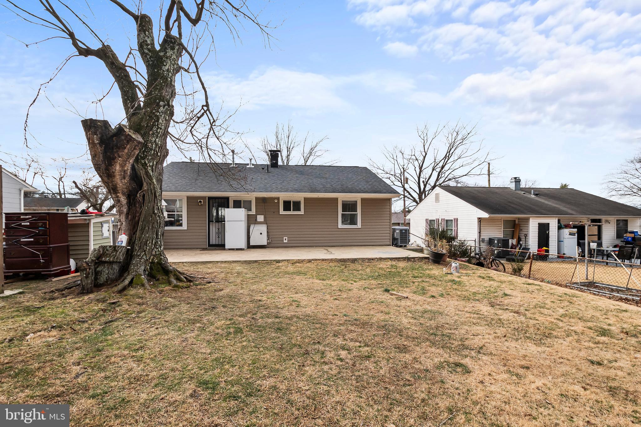 SOUTH LAWN - Residential