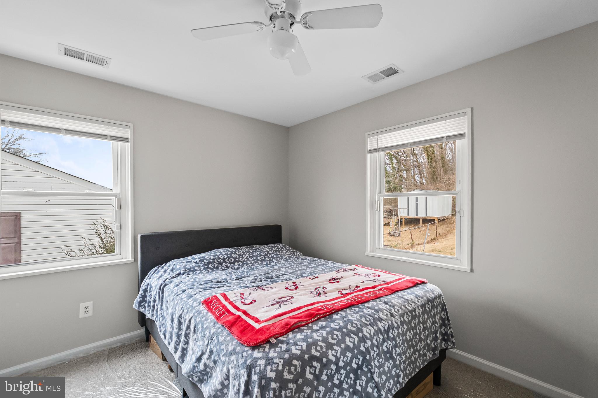 SOUTH LAWN - Residential