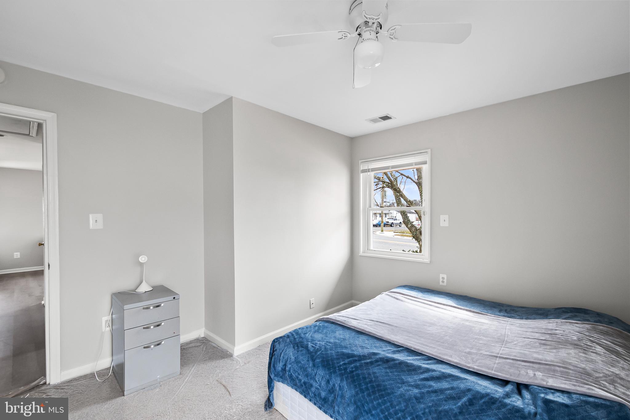 SOUTH LAWN - Residential