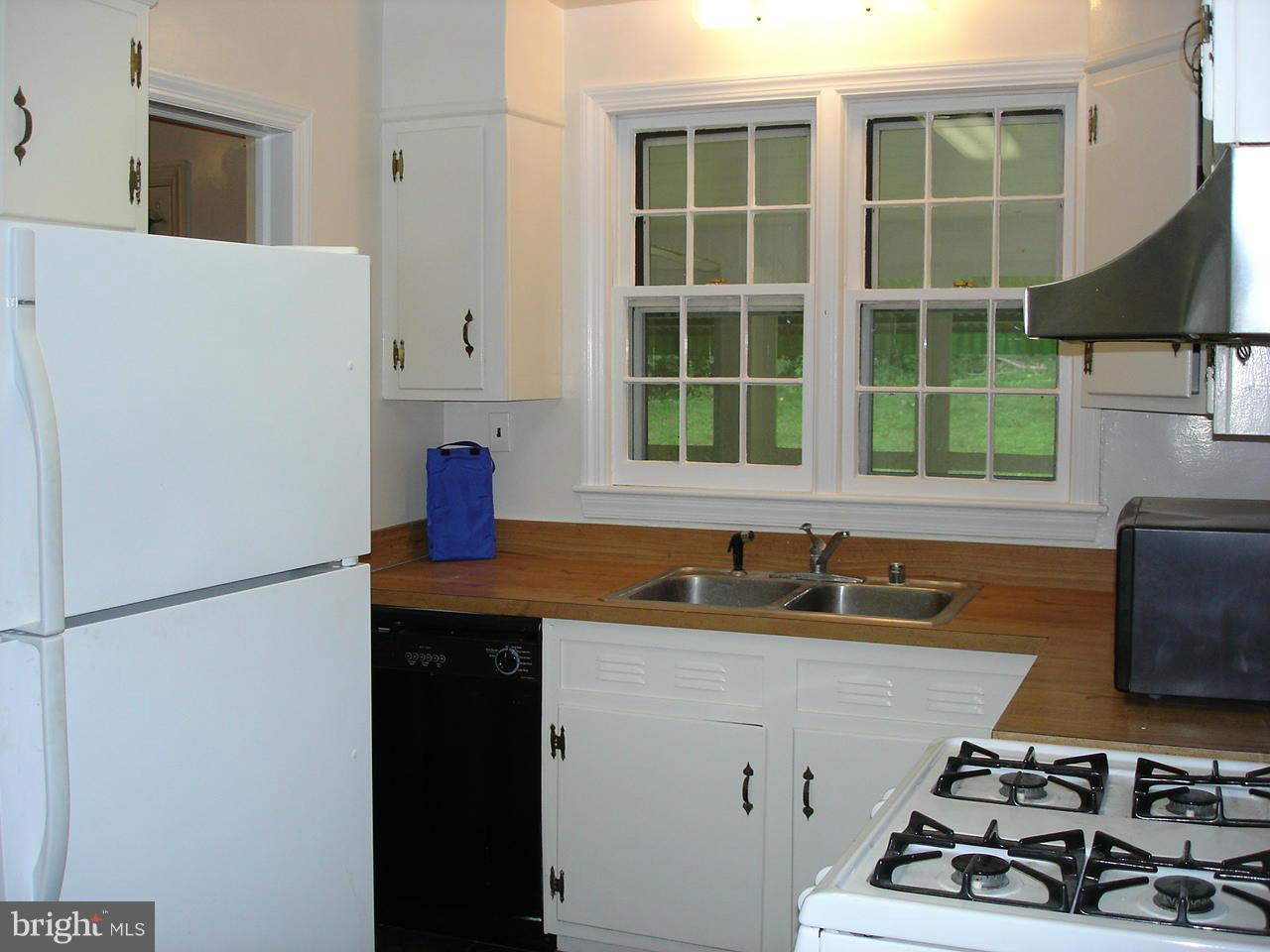 WILLIAMSBURG VILLAGE - Residential Lease