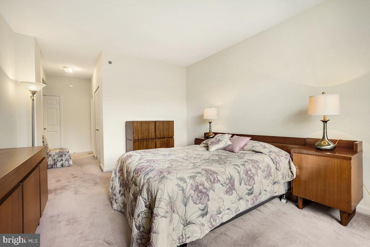 LEISURE WORLD - Residential