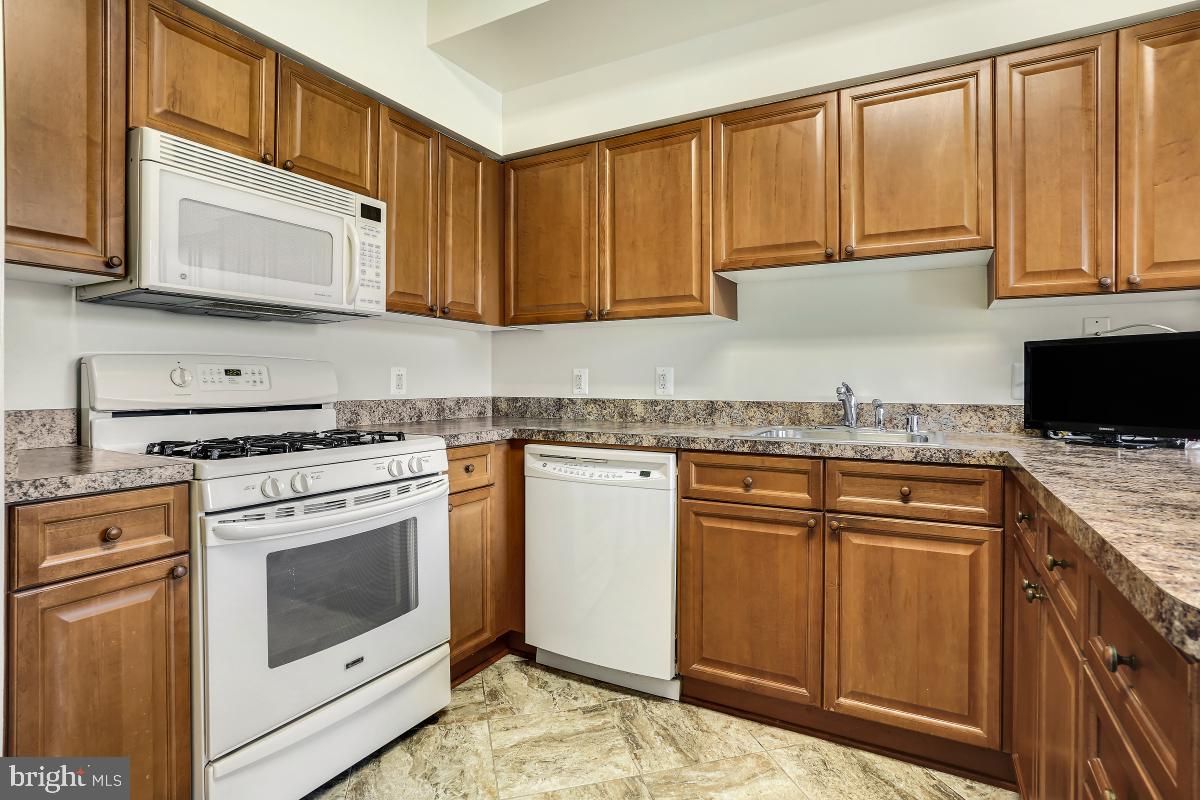 LEISURE WORLD - Residential