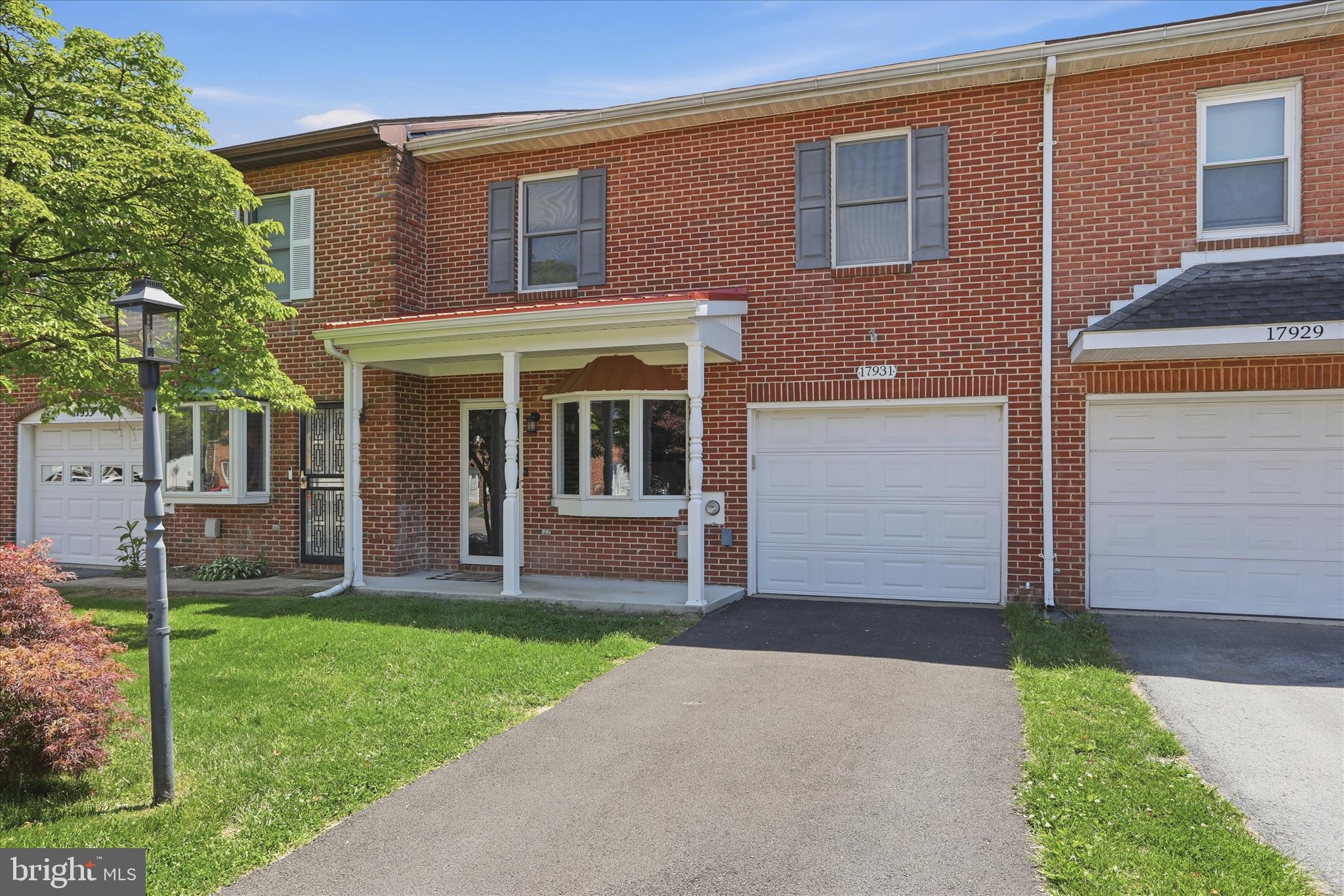 TOWNE OAK VILLAGE - Residential