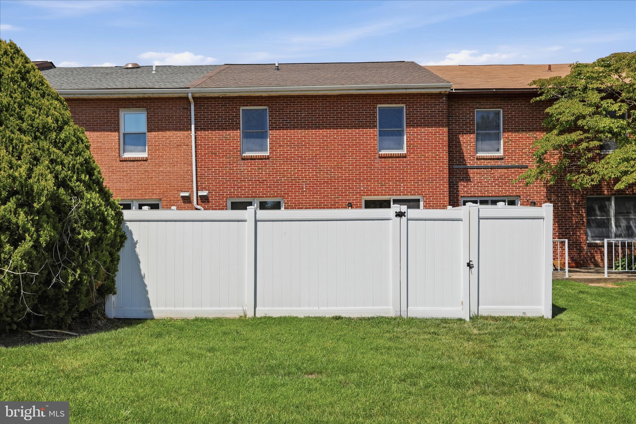 TOWNE OAK VILLAGE - Residential