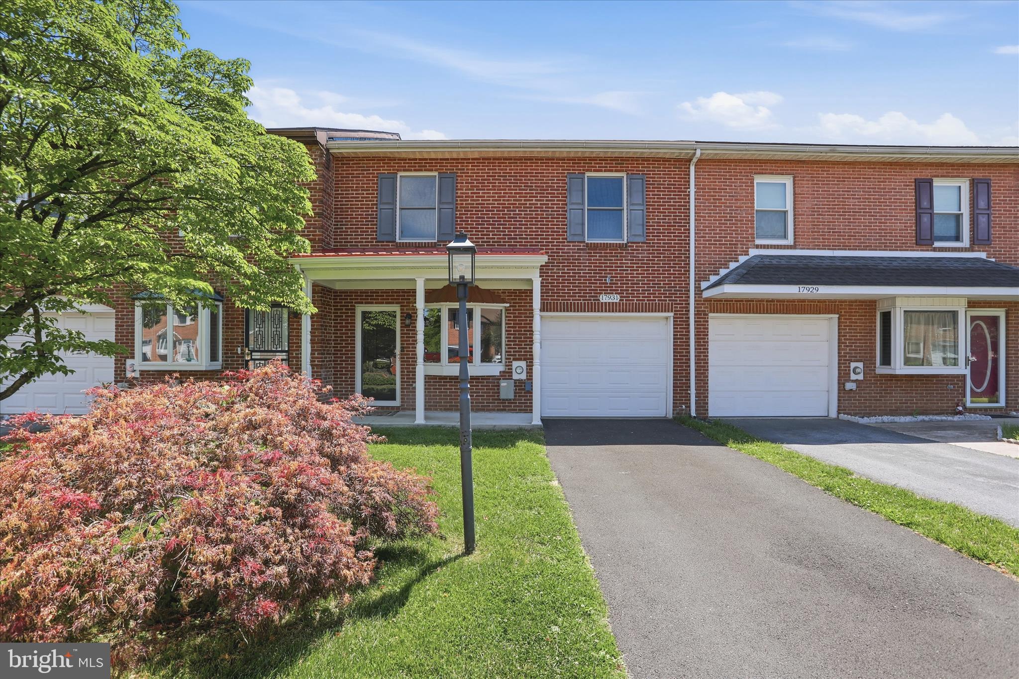 TOWNE OAK VILLAGE - Residential