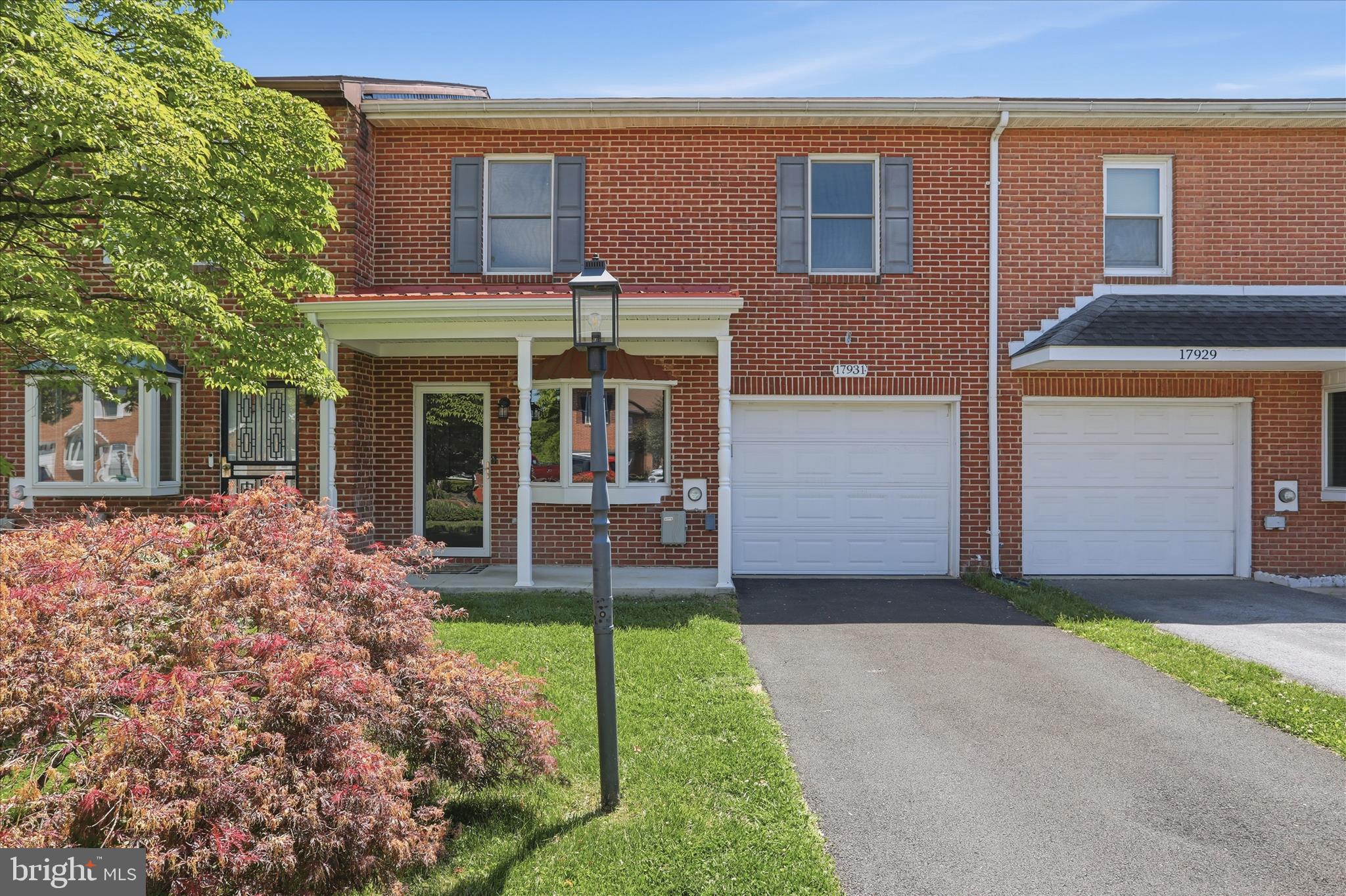 TOWNE OAK VILLAGE - Residential