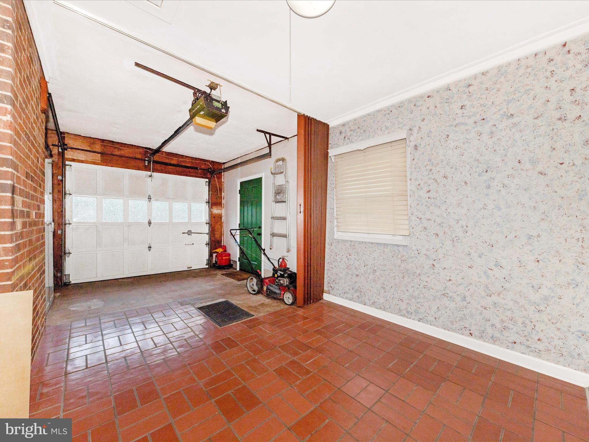 MIDDLEBROOK HILL - Residential