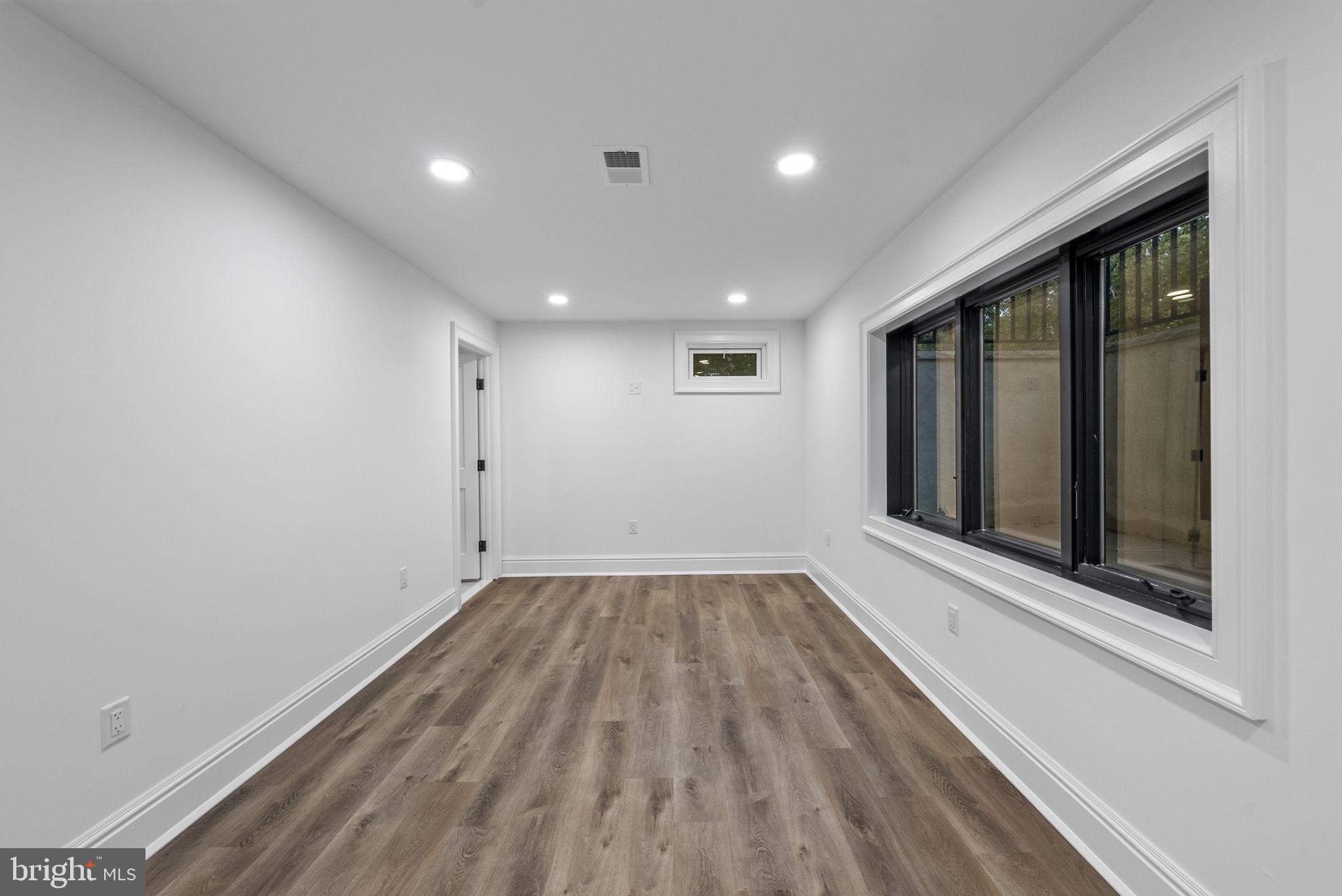 LITTLEBROOK - Residential