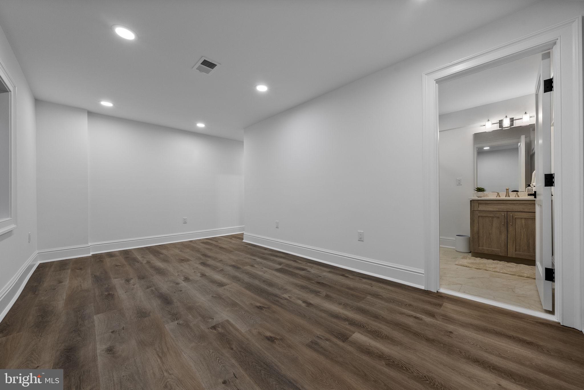 LITTLEBROOK - Residential