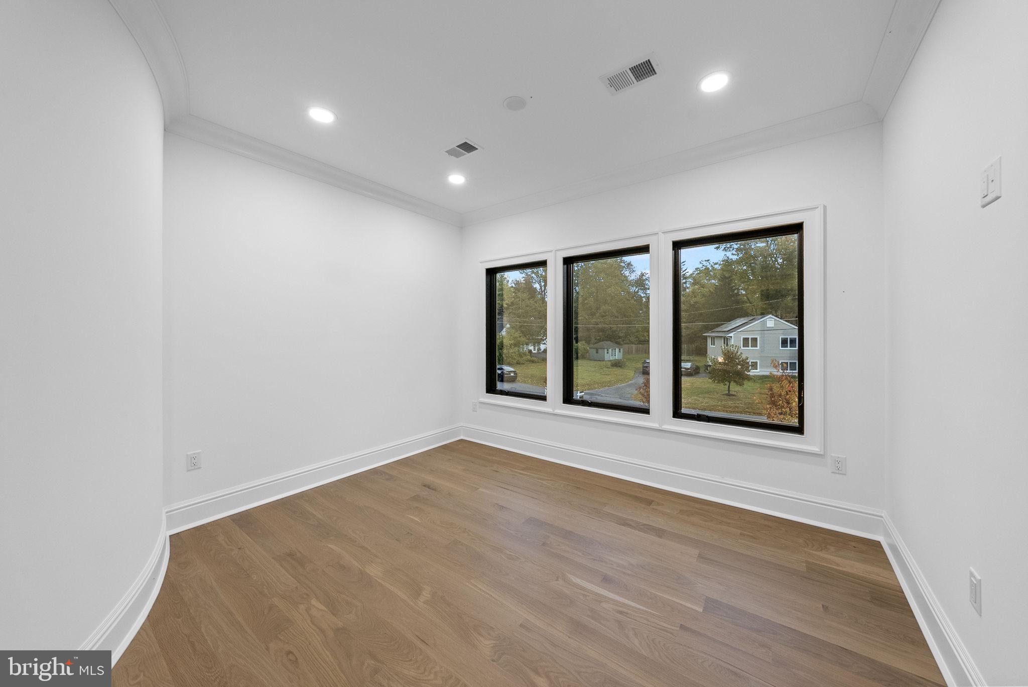 LITTLEBROOK - Residential