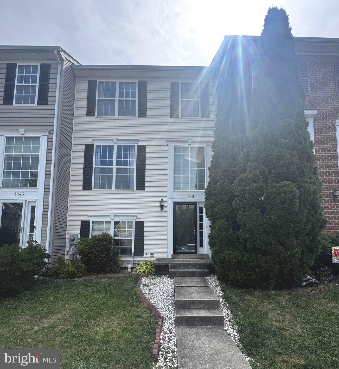 THIS SUN-FILLED TOWN HOME FOR RENT IN GREAT CONDITION! OPEN & INVITING FLOOR PLAN; MASTER SUITE W/VAULTED CEILINGS, FINISHED LOWER LEVEL WITH RECREATION ROOM & OFFICE OR 4TH BR, WALK-OUT TO SHADED PATIO & DECK W/STAIRS TO FENCED YARD! PERFECT LOCATION, GREAT COMMUNITY WITH POOL. 2 ASSIGNED PARKING. AVAILABLE OCT 1, OCCUPIED, 24 HOURS NOTICE TO SHOW.