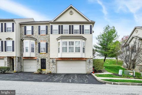 Photo of 2718 Hunters Crest Drive #26, YORK, PA 17402 (MLS # PAYK2100824)