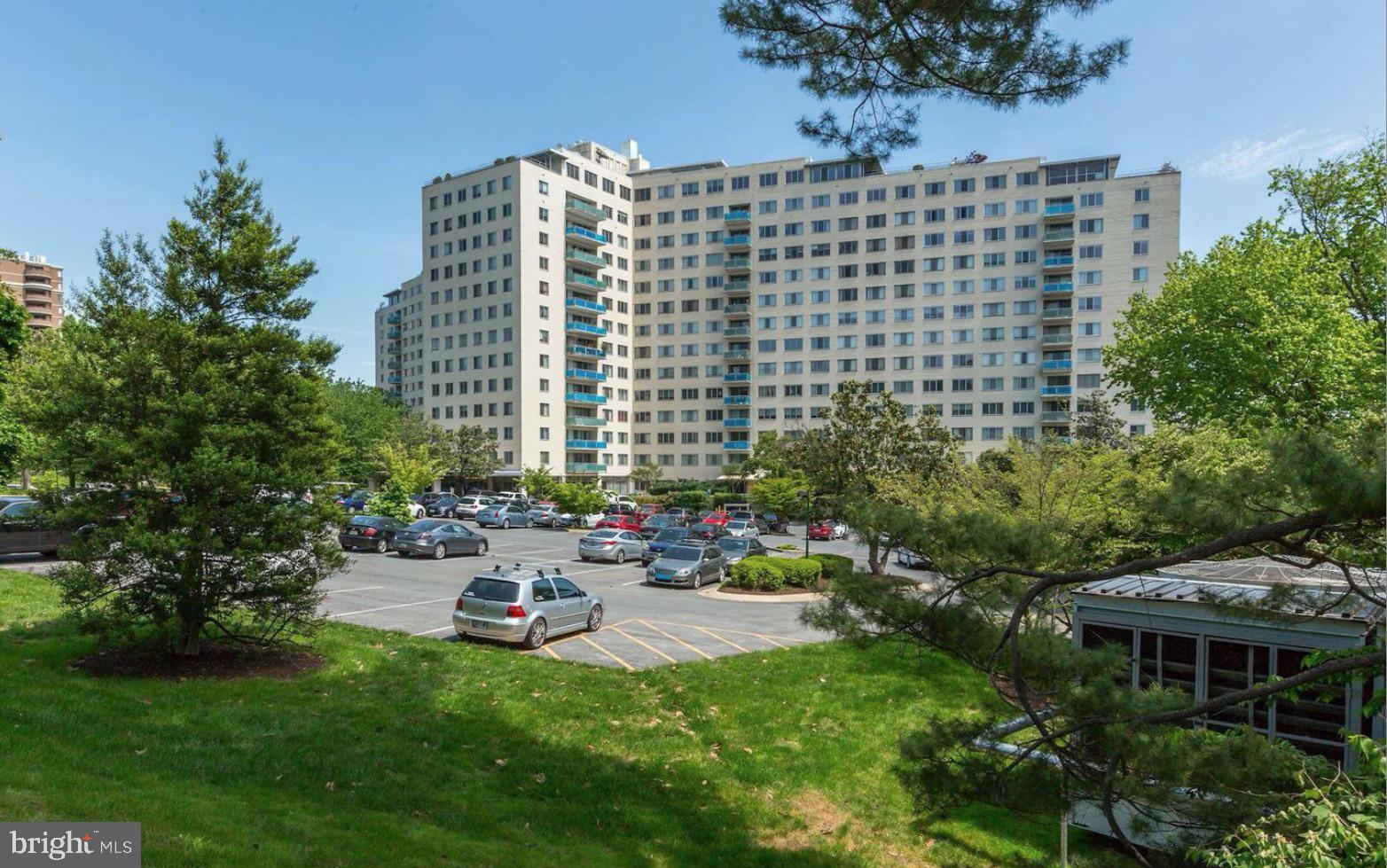 Welcome to this beautiful 2 bedroom 2 bathroom condo located in the heart of Rockville, Maryland!
This gorgeous condo features stunning views overlooking miles of beautiful trees and the city! This home has an open concept layout with tons of natural light flooding in. The location is close to local highways and shopping centers for all your needs.
Move quickly on this just listed home!