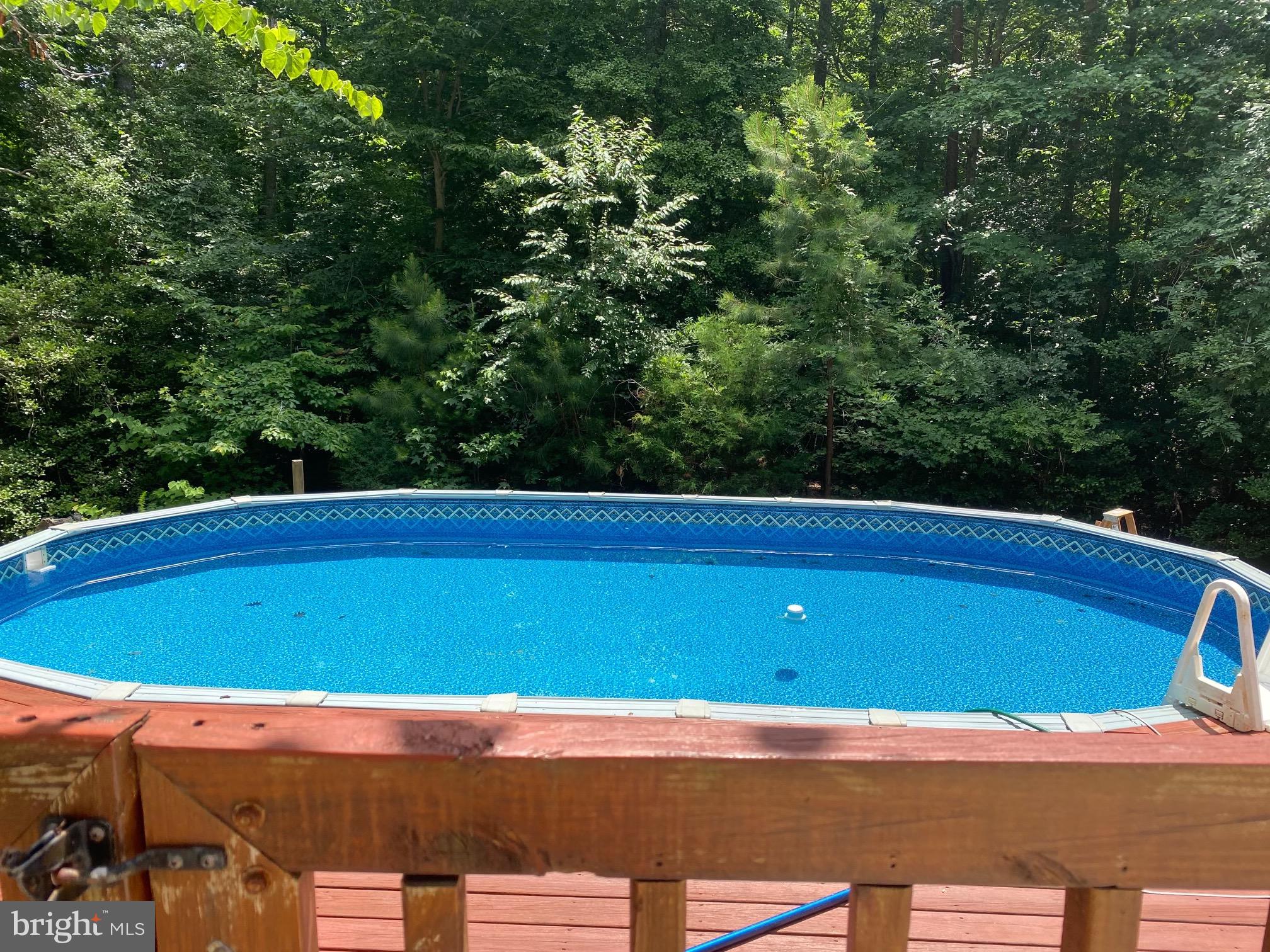 COUNTRY LAKES - Residential