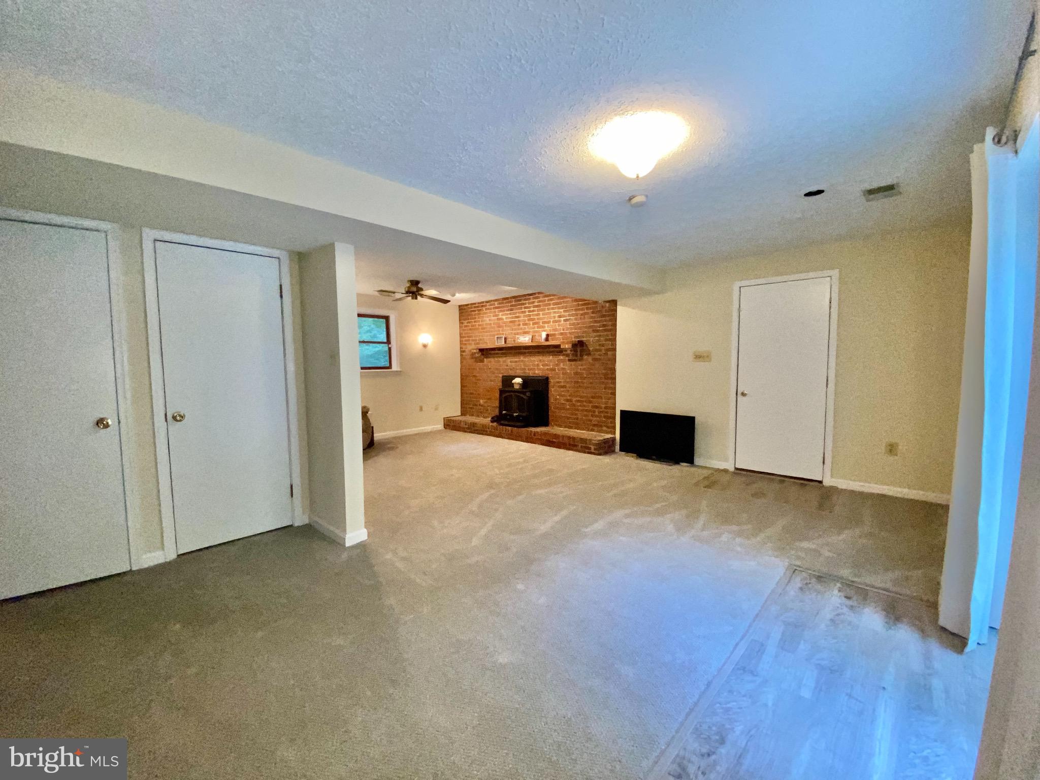 COUNTRY LAKES - Residential