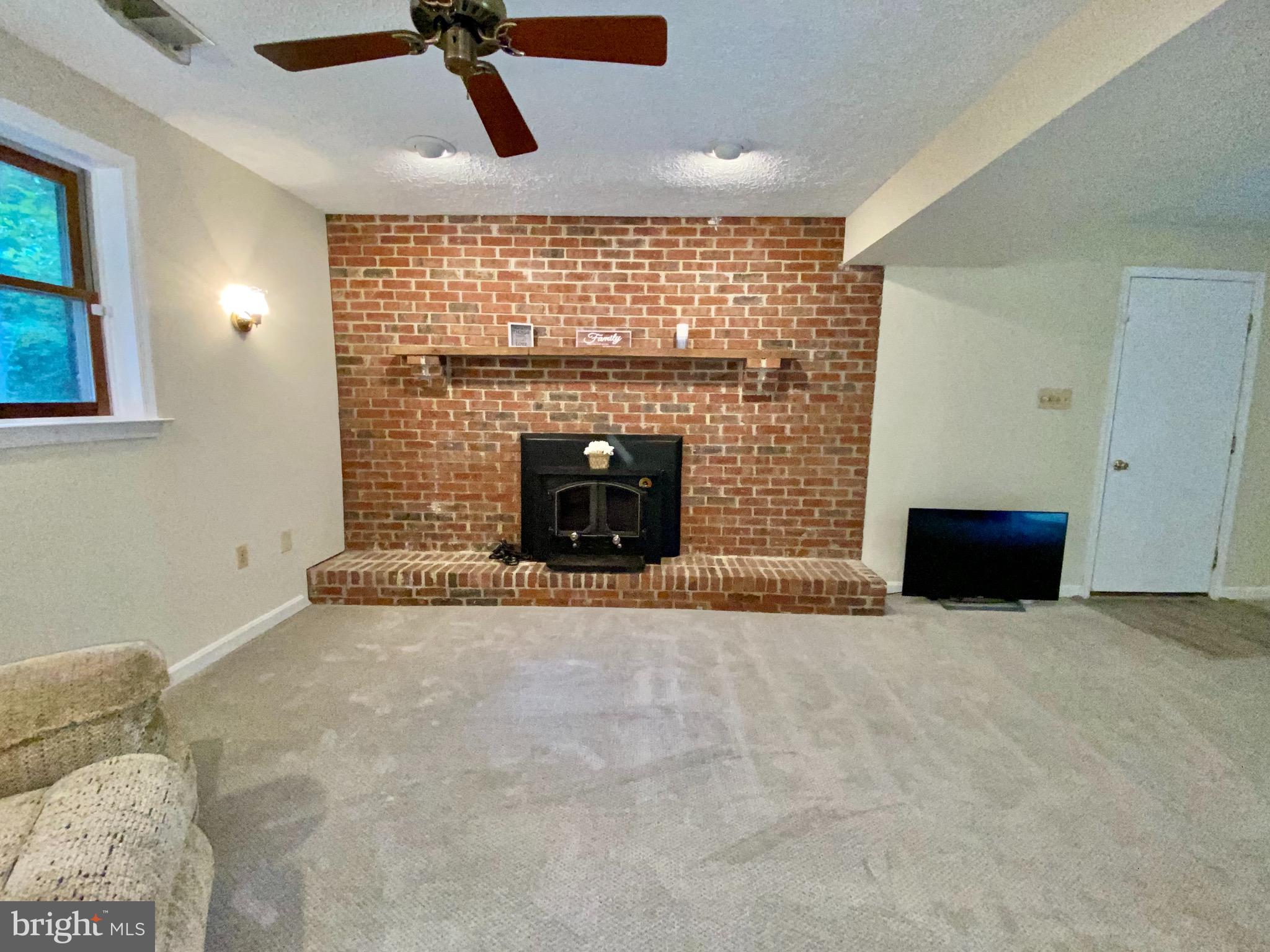 COUNTRY LAKES - Residential