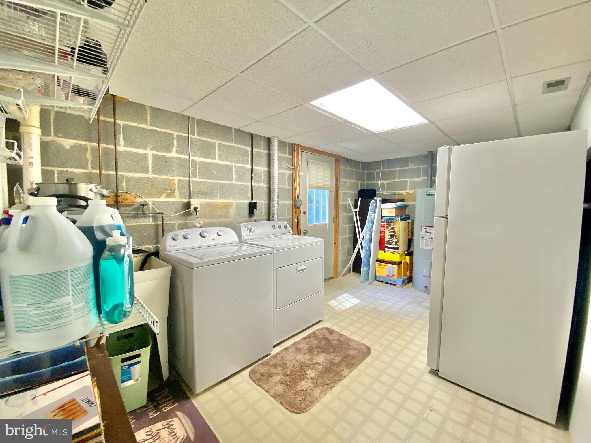 COUNTRY LAKES - Residential