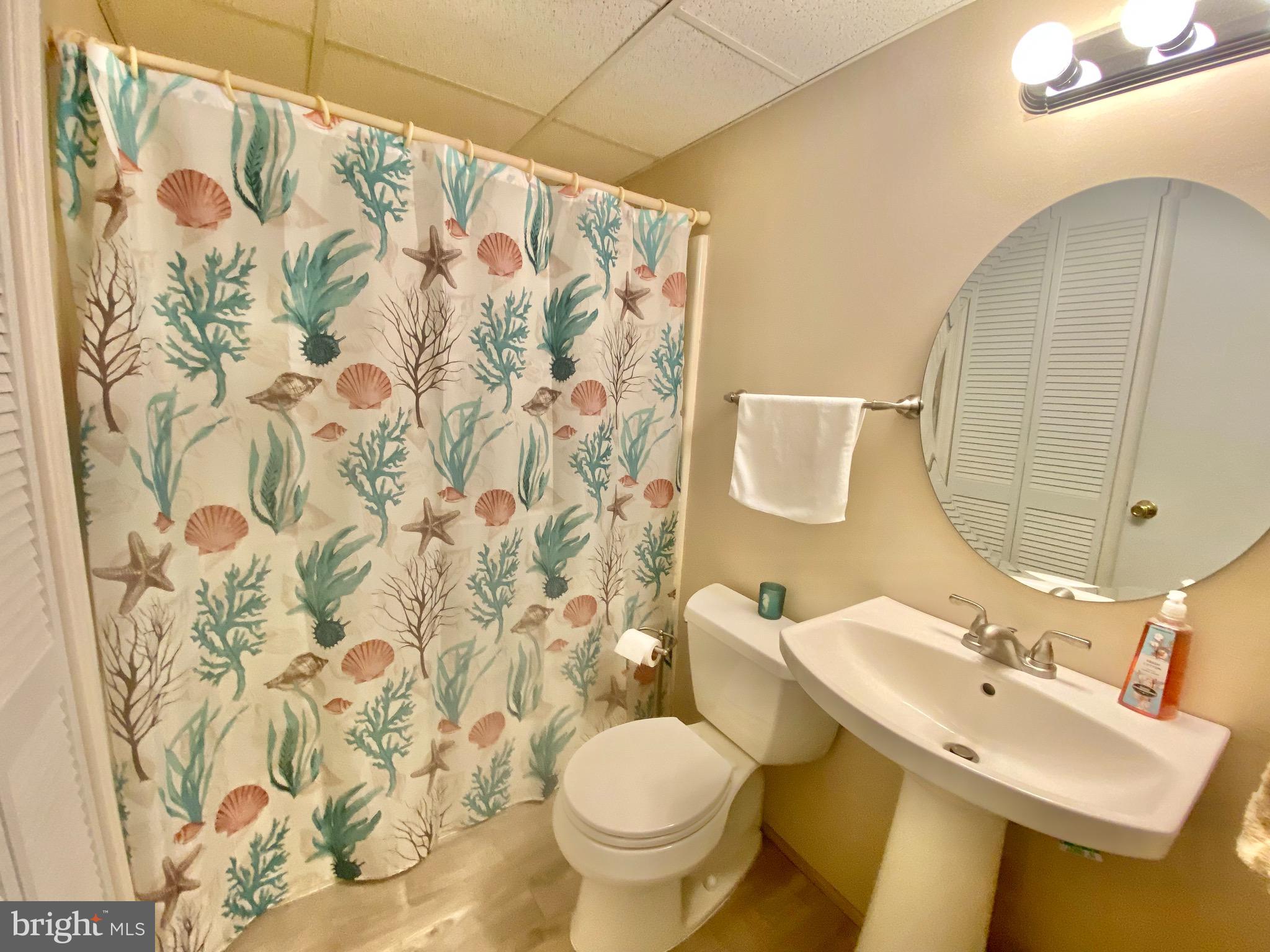 COUNTRY LAKES - Residential