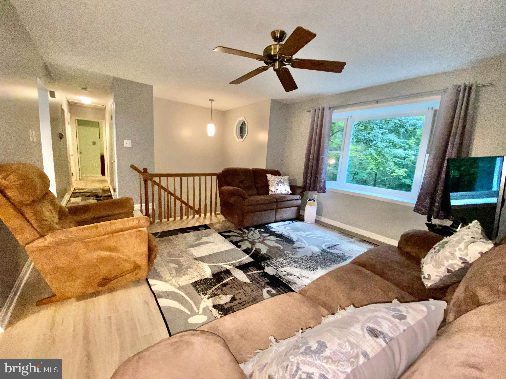 COUNTRY LAKES - Residential